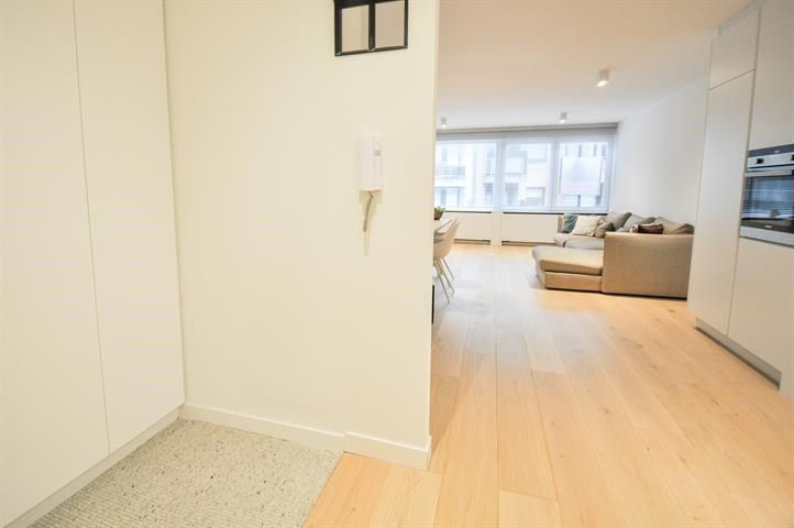 Volledig gerenoveerd, lichtrijk appartement op wandelafstand van zee en het commercieel centrum. foto 6