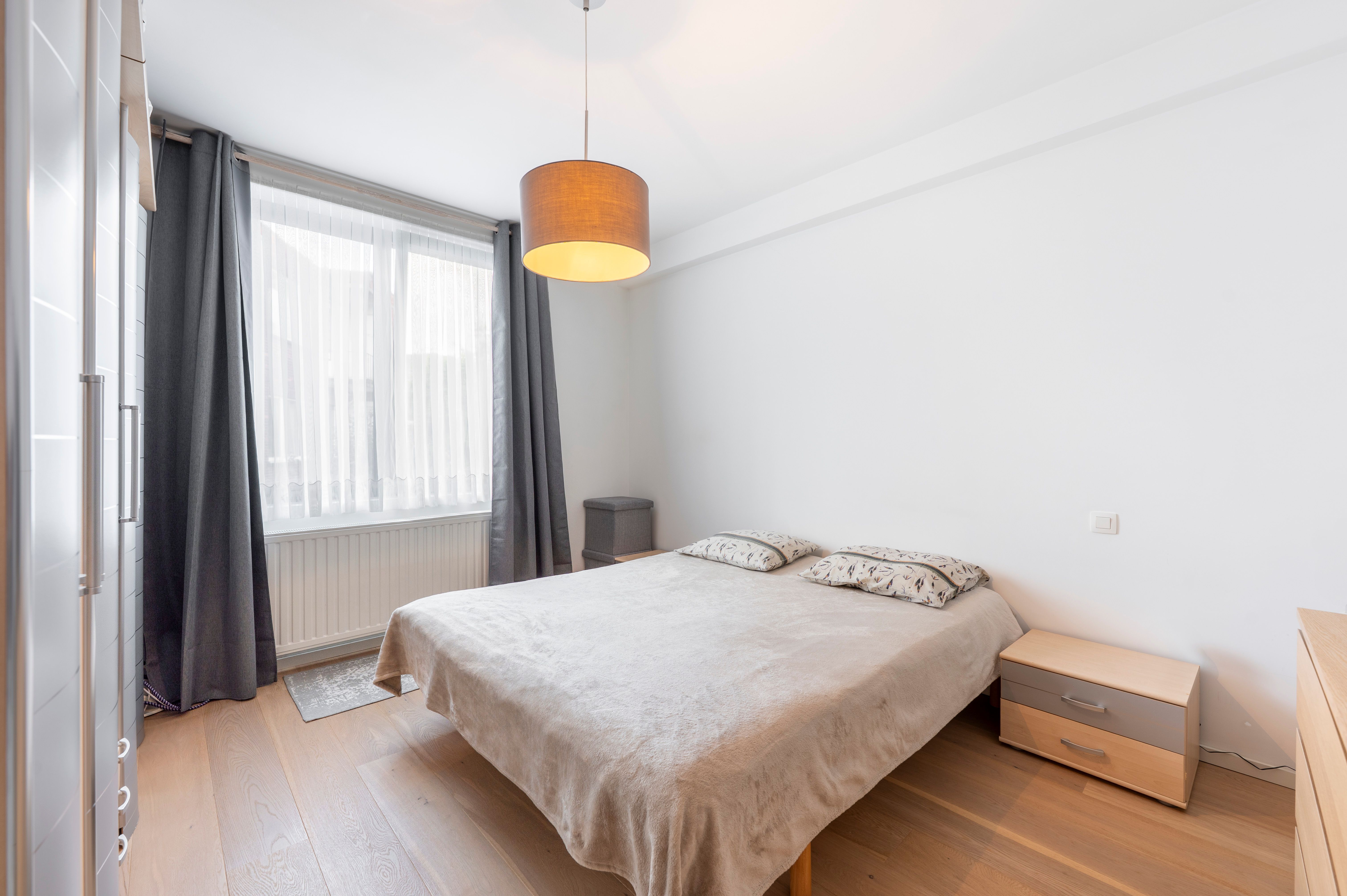 Lichtrijk twee slaapkamer appartement op centrale locatie te Merksem! foto 12