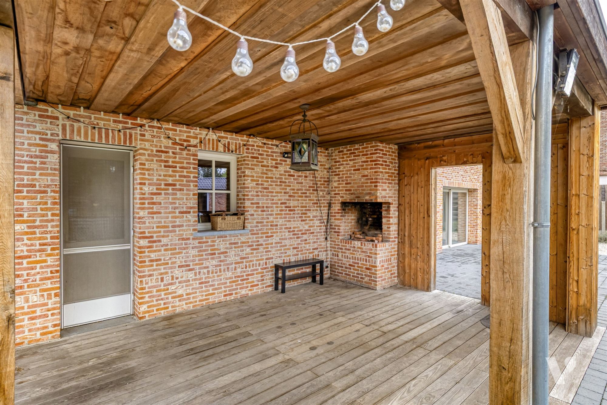 Prachtig gerenoveerde woning (279m²) met zwemvijver foto 28
