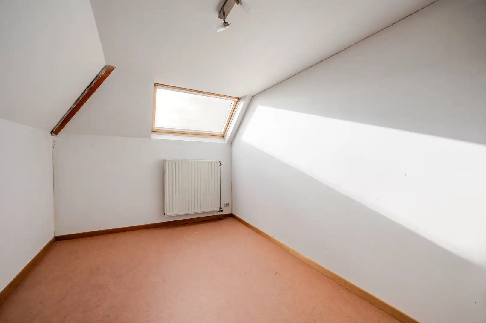 Ruim veelzijdig handelspand met woonst in hartje Kruisem foto 13