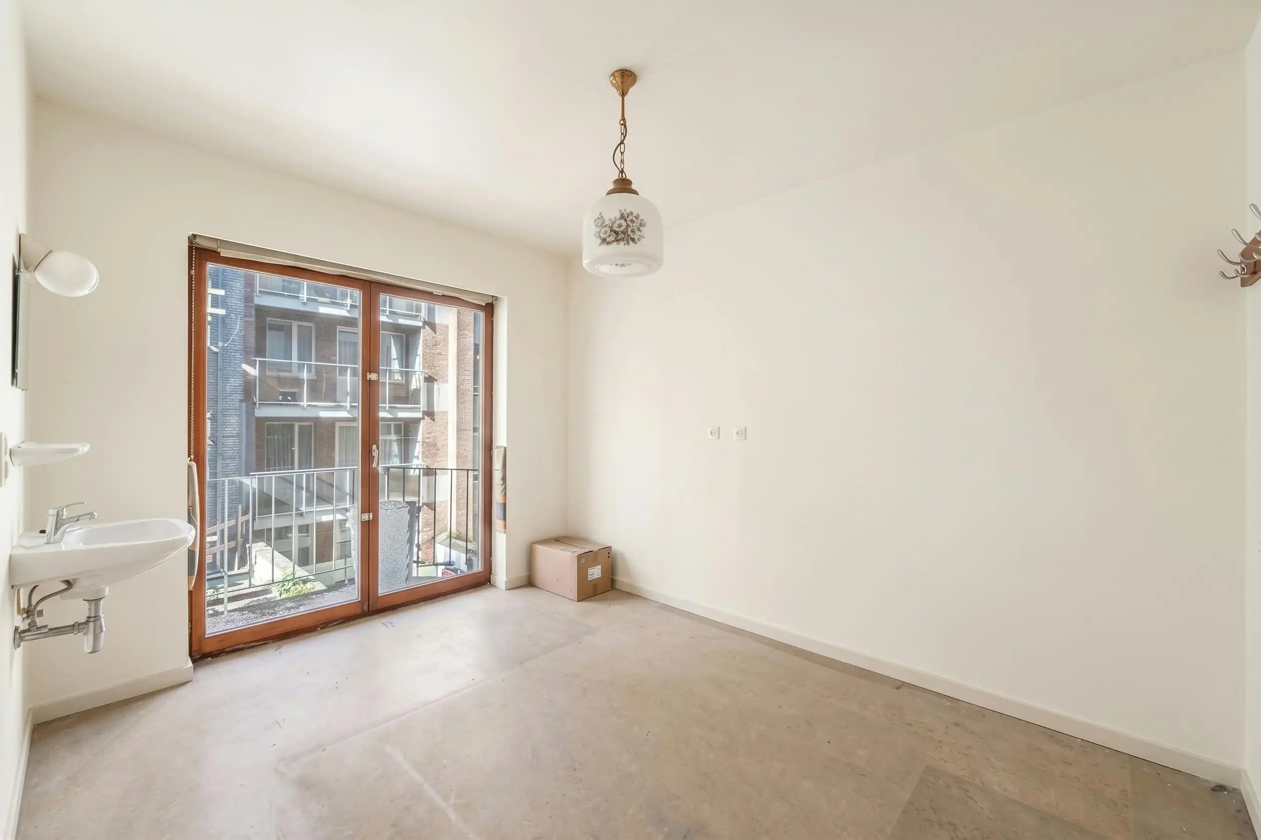 Centraal gelegen 2 slaapkamer appartement vlakbij de Zeedijk foto 12