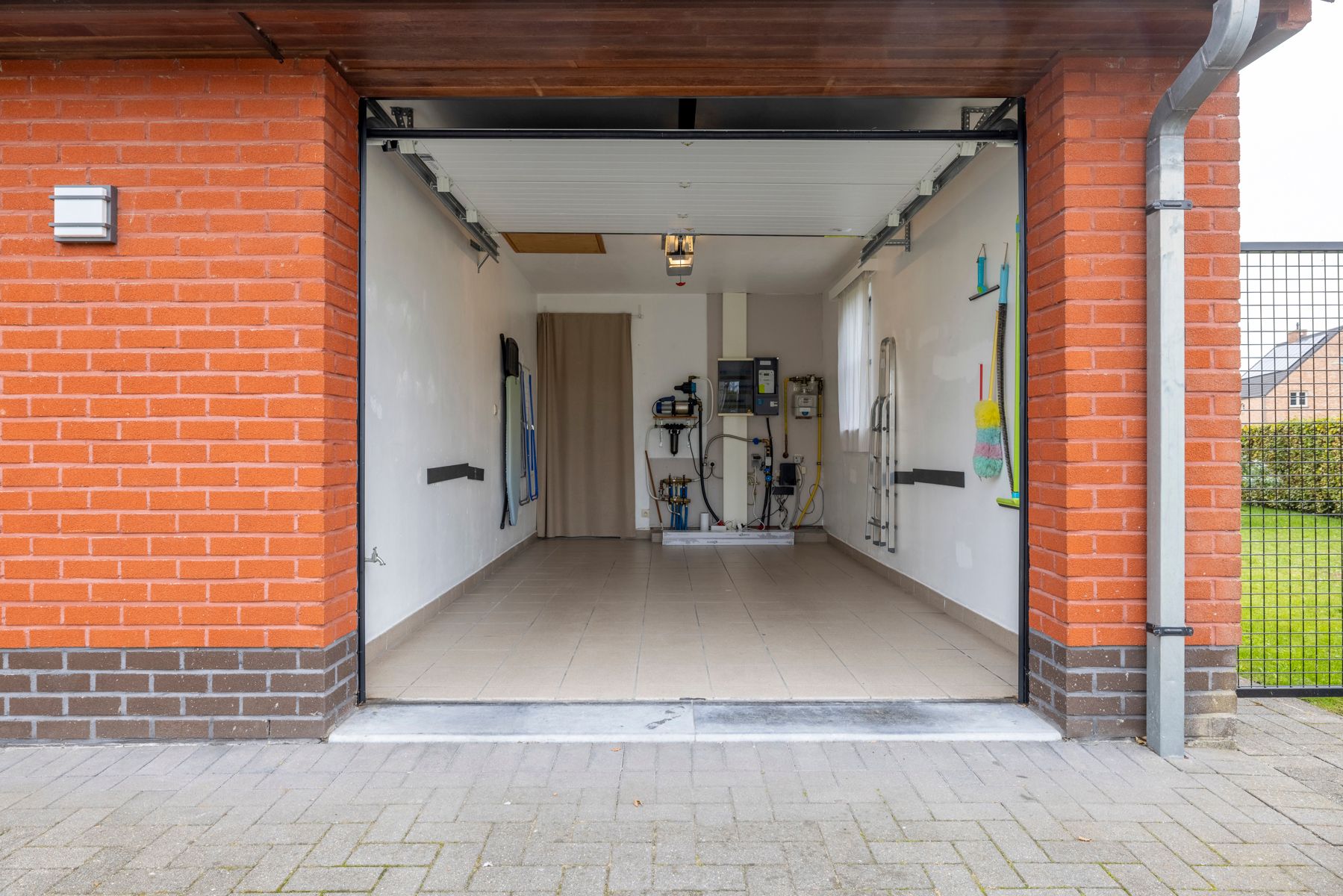 Bungalow met 3 slaapkamers, garage en tuin te koop! foto 20