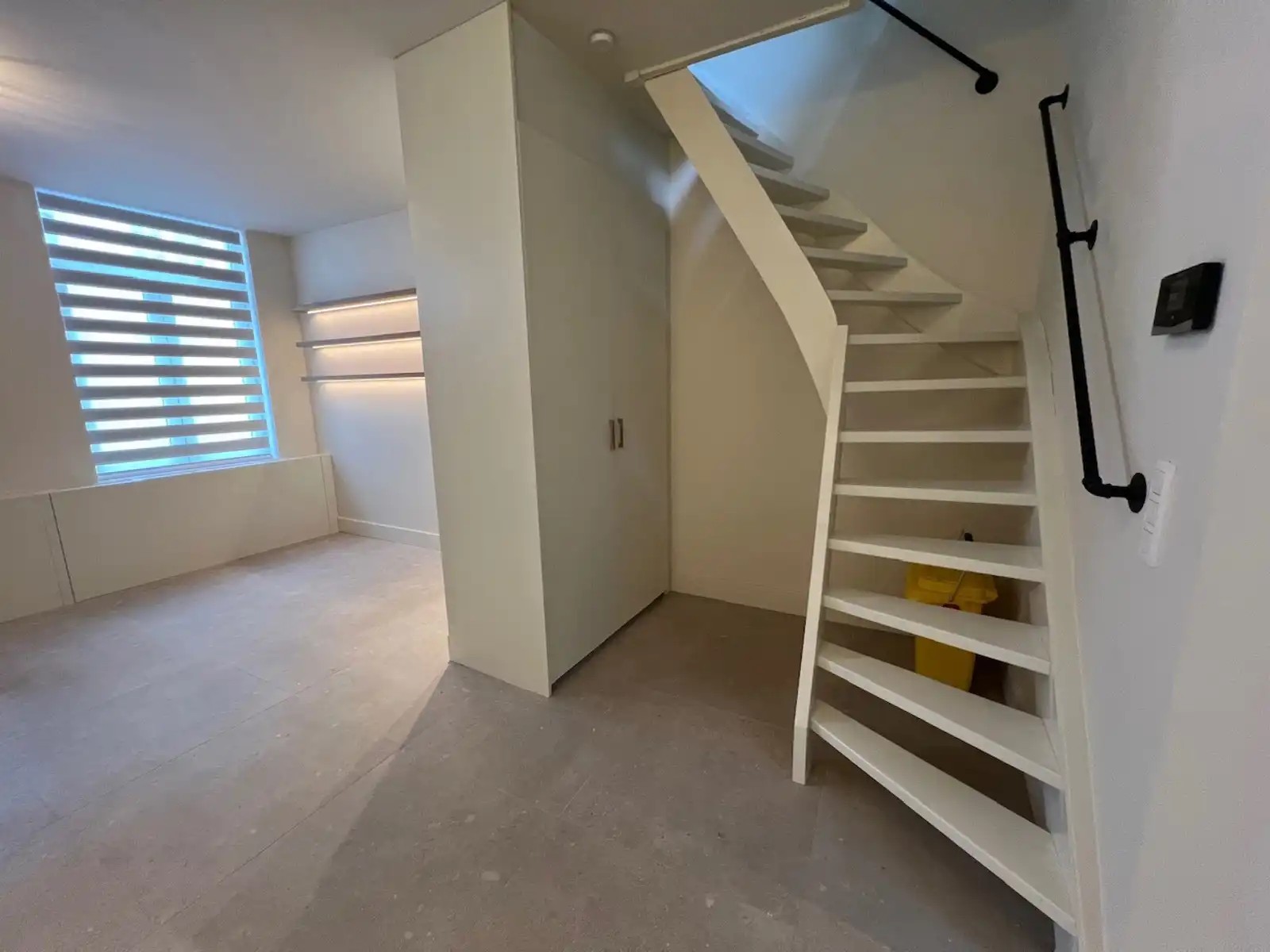 Centraal gelegen gerenoveerde woning met 2 slpk en terras foto 10