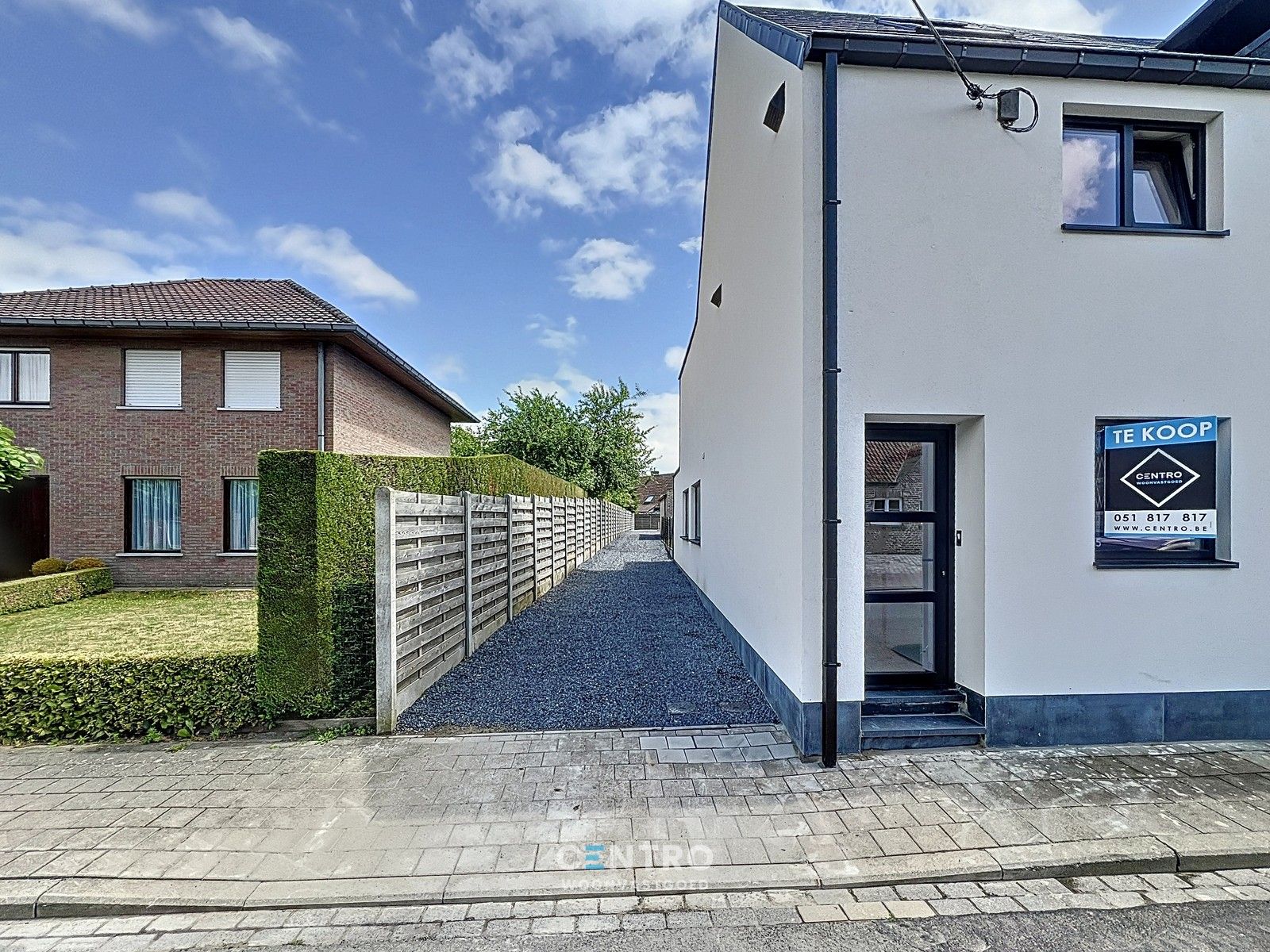 TOPAANBOD, halfopen  NB-woning met 3 slpks, ZUIDger. tuin, GARAGE én ZONNEPANELEN! foto {{pictureIndex}}