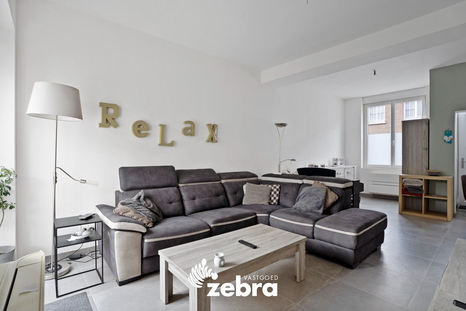 Gerenoveerde woning met 4 slaapkamers en garage te Roesbrugge! foto 3