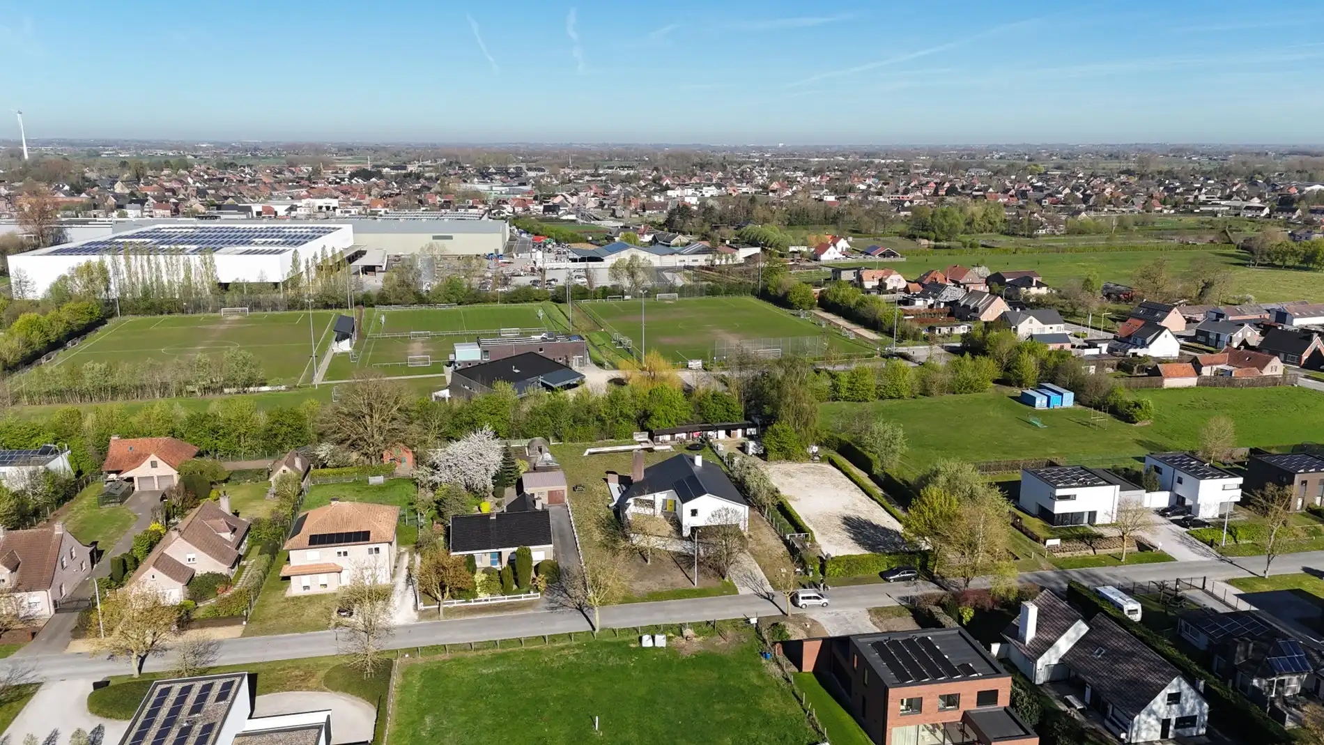 TE KOOP: Ruime architectenwoning in residentiële wijk 'De Piste'. Rustig, groen en zeer bereikbaar op een perceel van maar liefst 1800m²!  foto 19