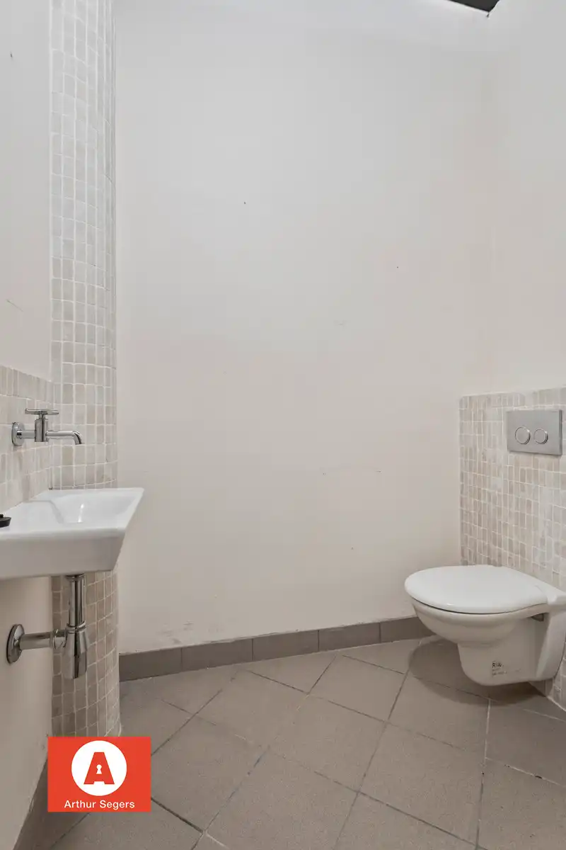 Energiezuinig gelijkvloers app: 116 m², pal bij het centrum. foto 14