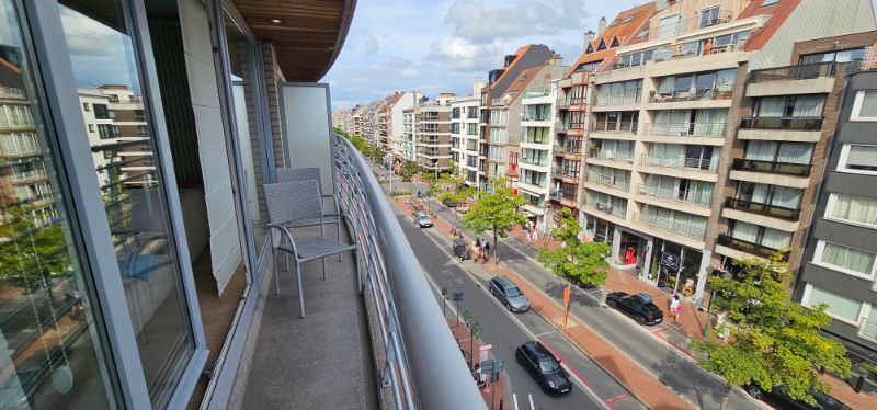 Stijvol gemeubeld appartement op de Lippenslaan te Knokke foto 12