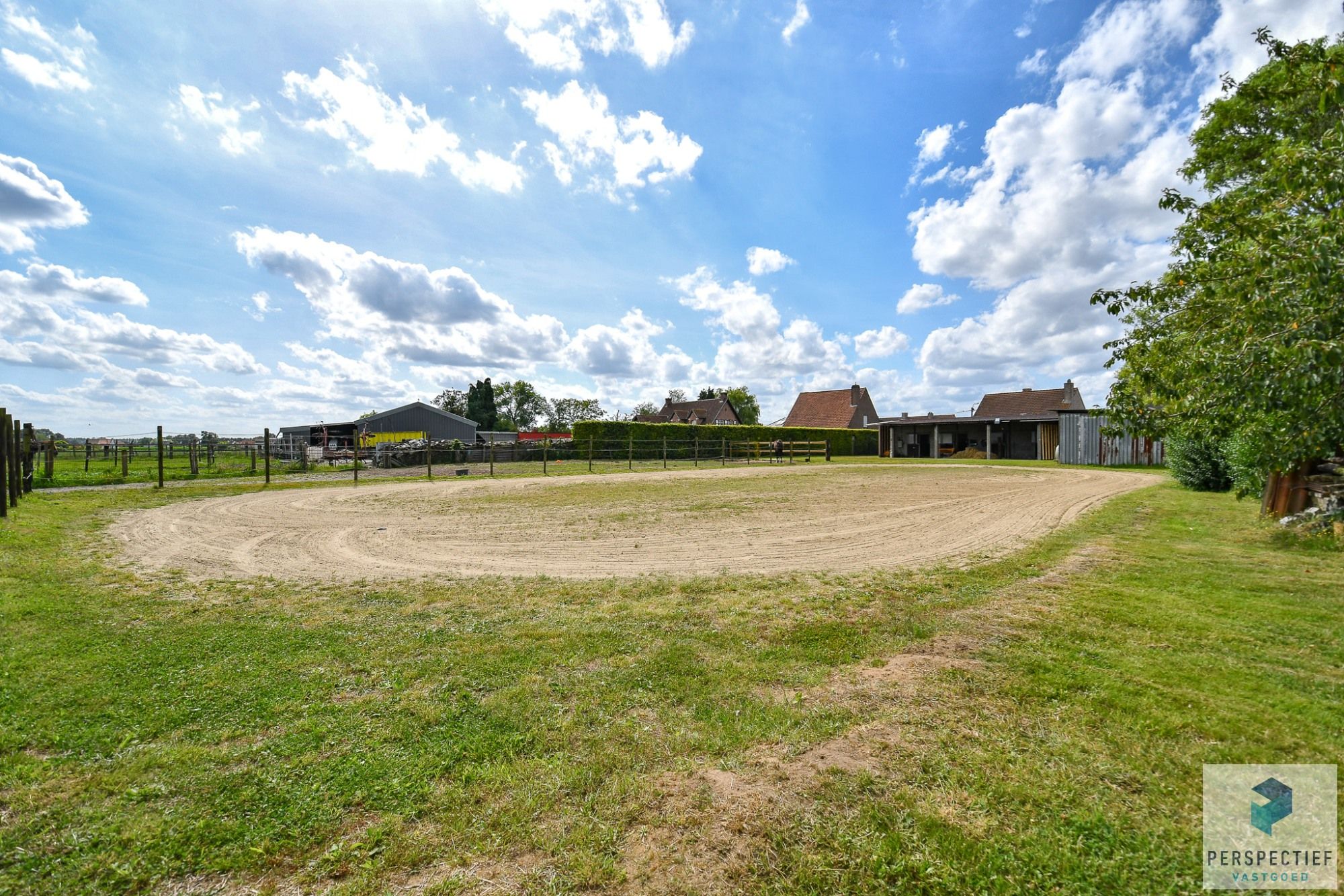 IDYLLISCH GELEGEN WONING met ACHTERLIGGENDE WEIDES en PAARDENFACILITEITEN foto 35