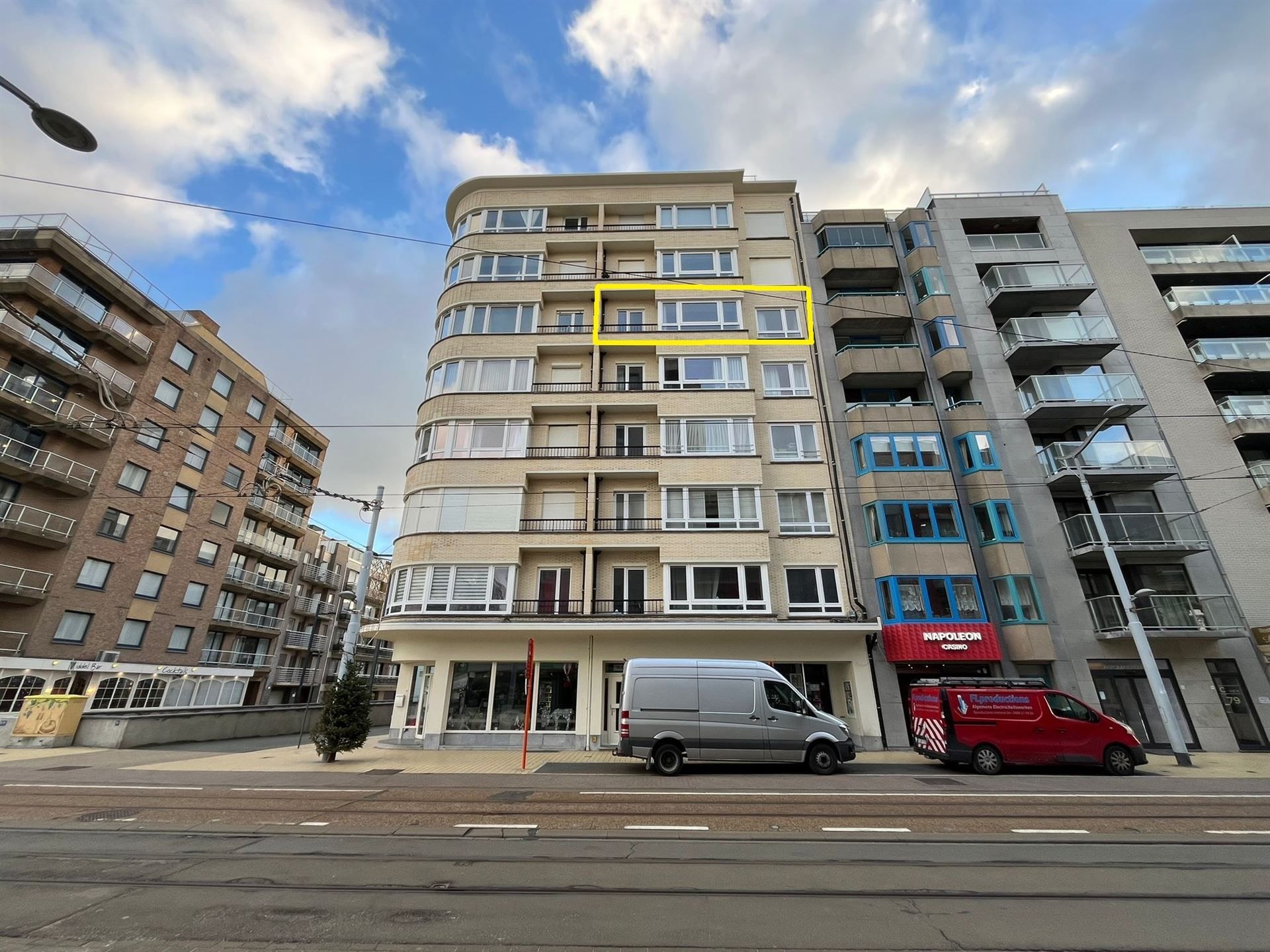 Te renoveren appartement met zijdelings zeezicht foto 6