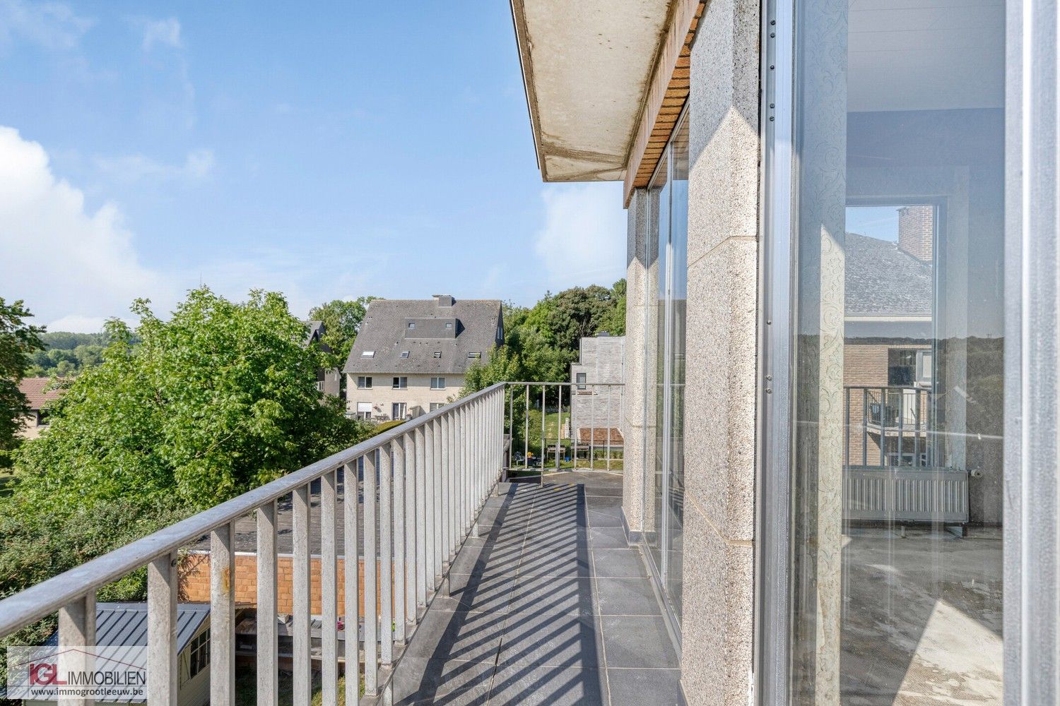 Te renoveren appartement met 3 slaapkamers en garage nabij het centrum van Sint-Pieters-Leeuw foto 14