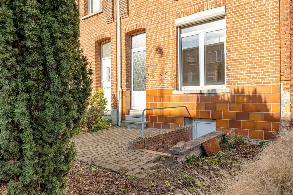Te renoveren woning met grote tuin foto 25
