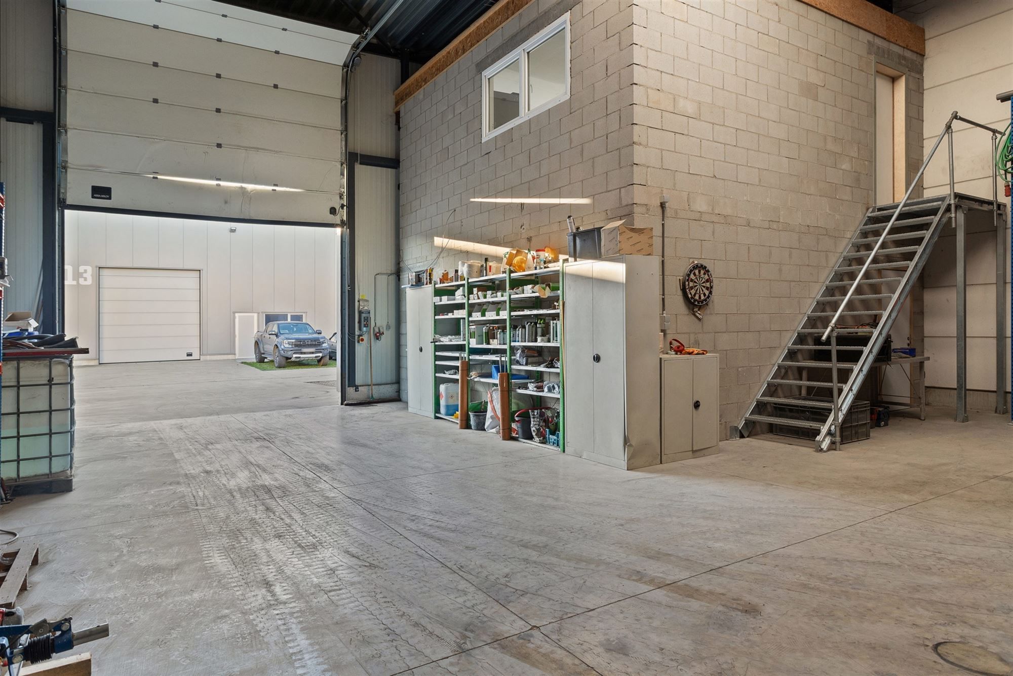 KMO-UNIT VAN 207 M2 MET BUREEL VAN 35M2 OP UITERST CENTRALE EN SNEL TOEGANKELIJKE LOCATIE TE HAM foto 10