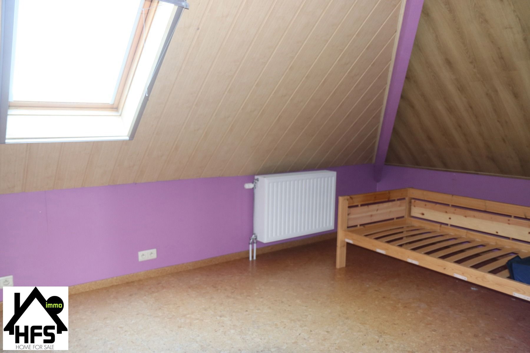 Ruime op te frissen villa met zicht op de weides met tof bijgebouw foto 19