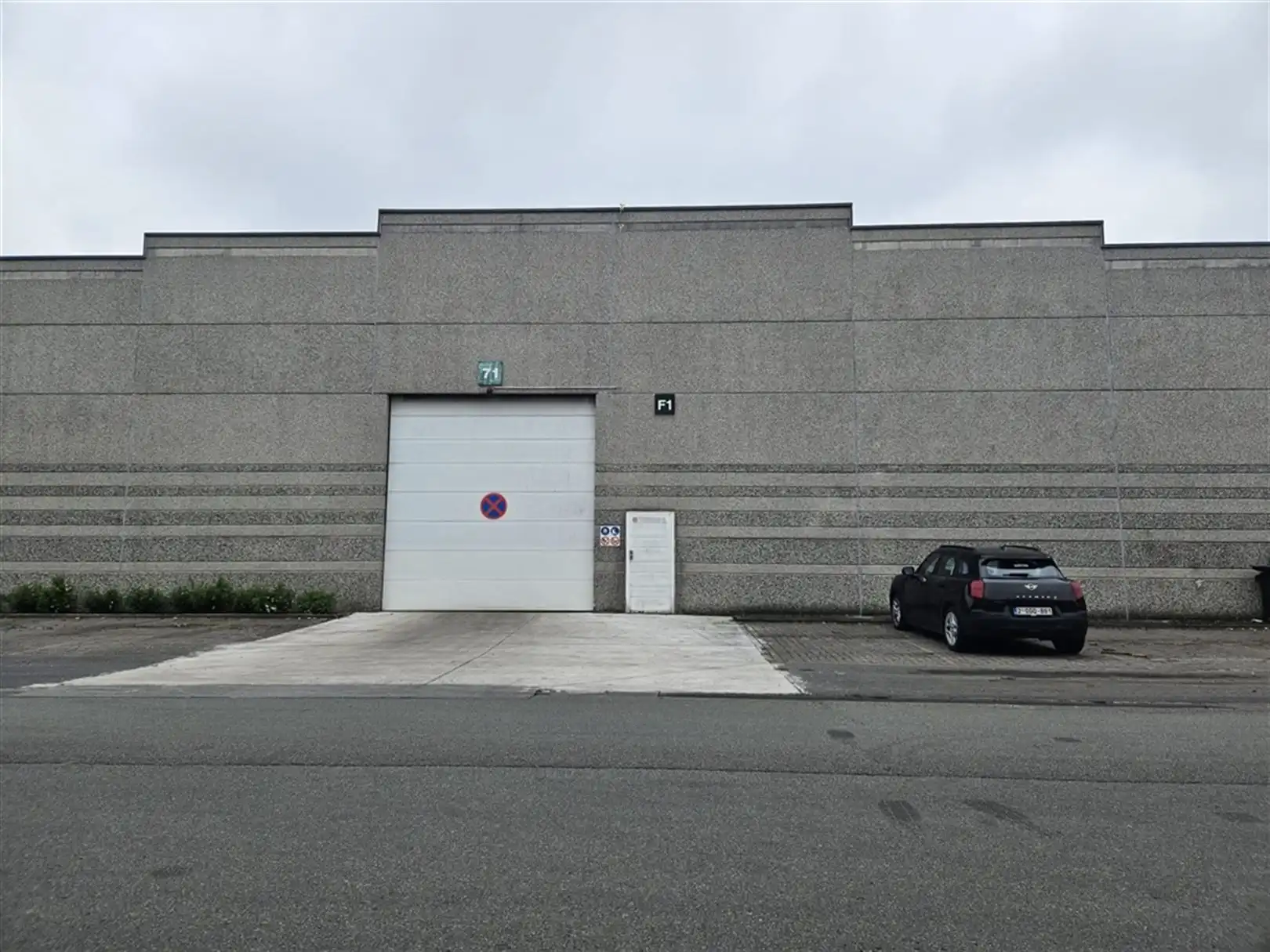 Magazijn met laad- en loskades te Desteldonk foto 3