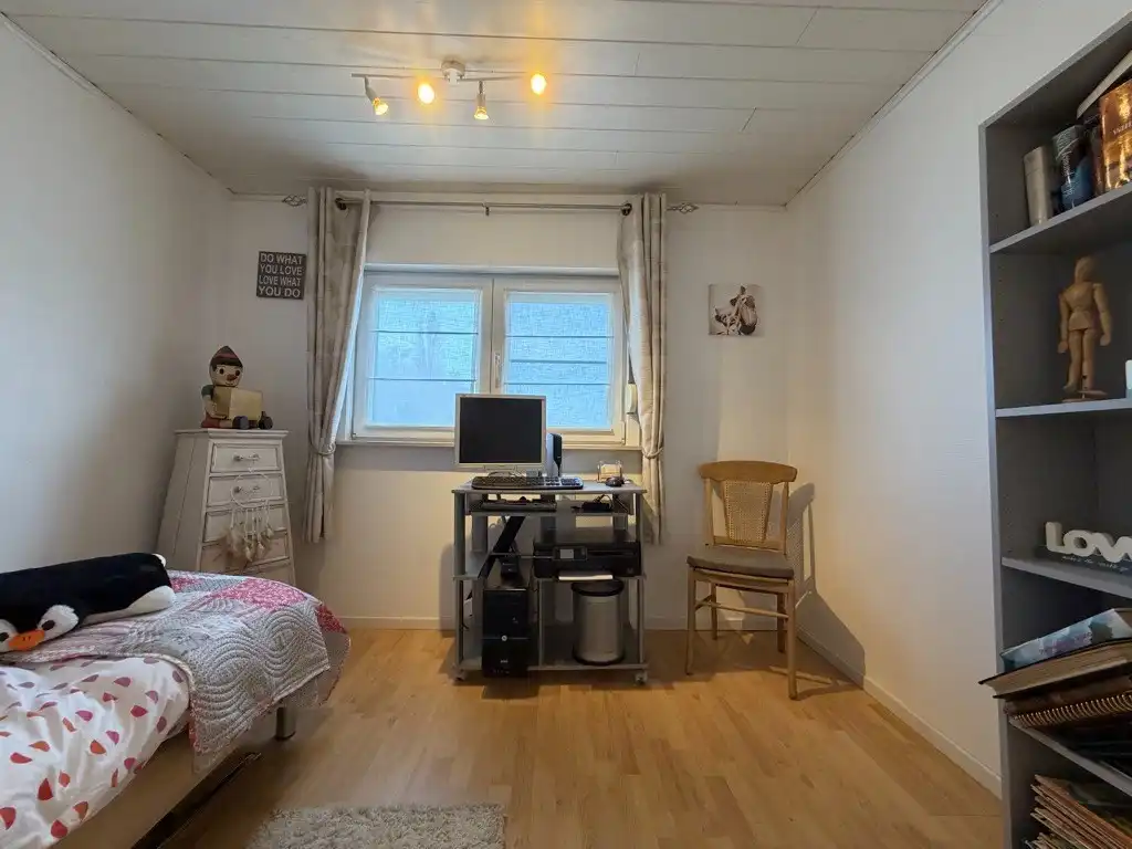 Instapklaar wonen? Ontdek deze woning met 4 slaapkamers, poolhouse en nieuwe badkamer. foto 22