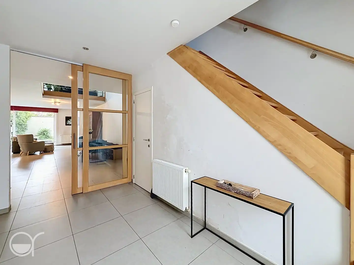Moderne woning met terras en tuin foto 5