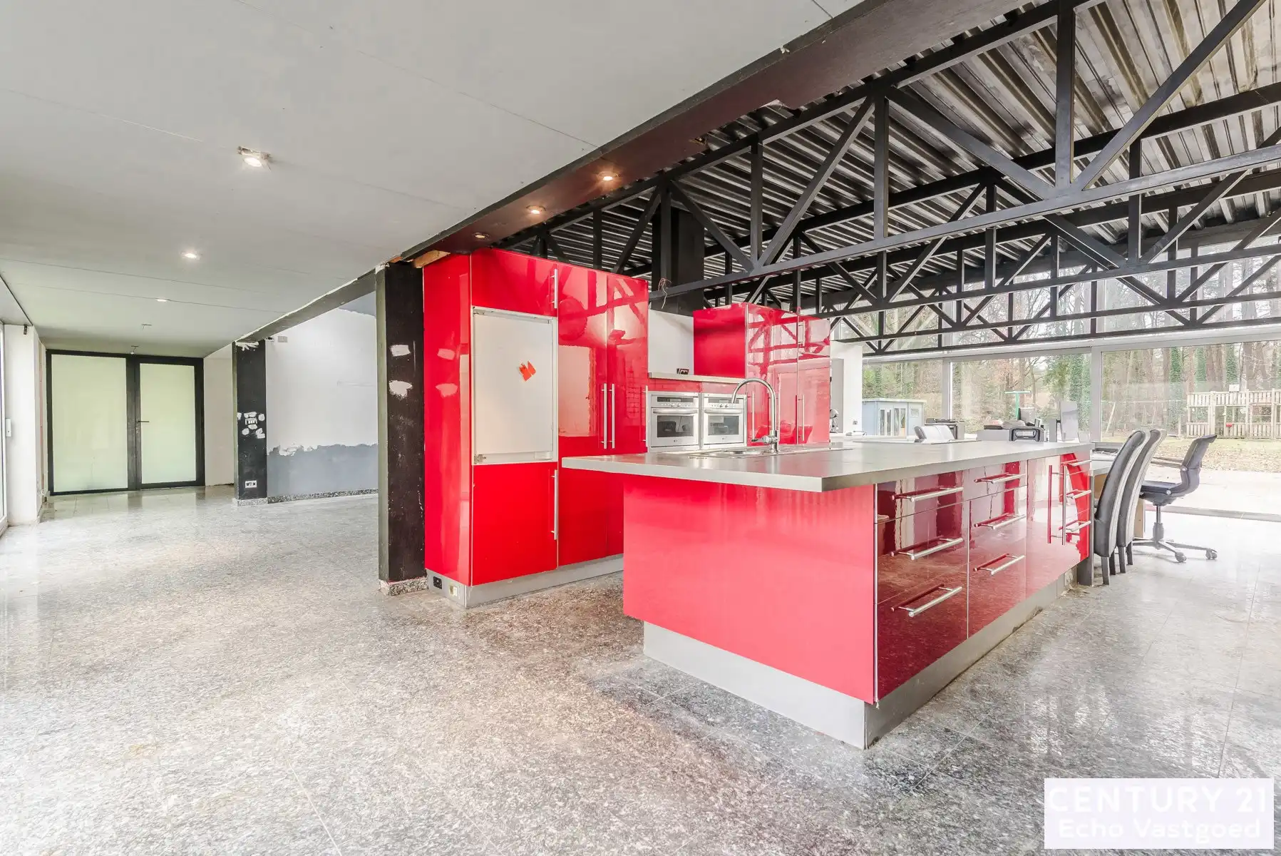 Unieke te renoveren villa in villawijk “De Lint” foto 13