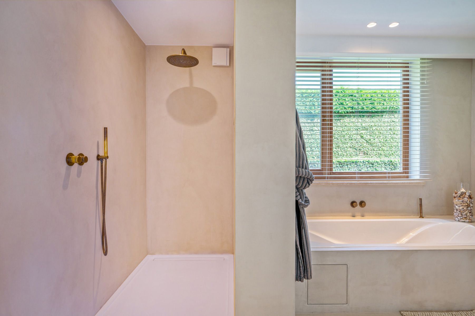 Residentiëel gelegen gelijkvloerse villa op ca. 3.008 m². foto 32