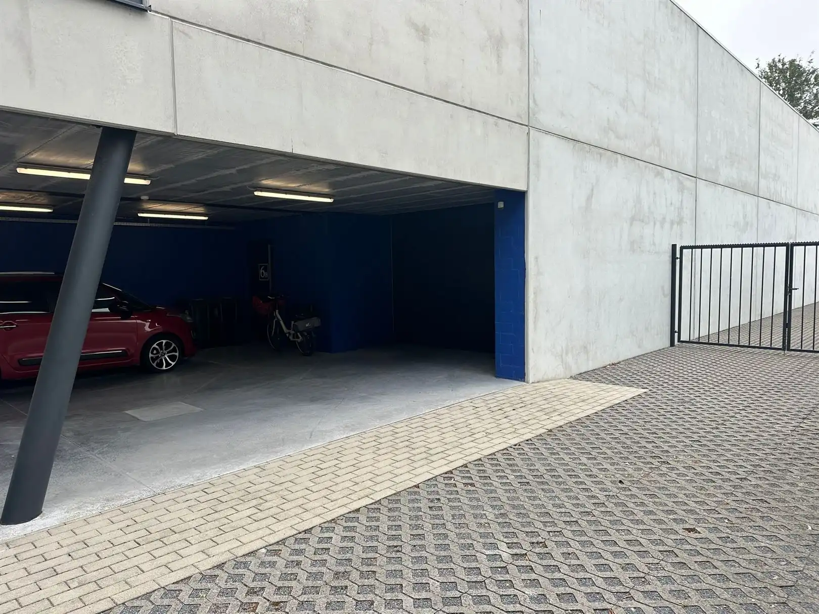 Lichtrijke burelen met een opp van 155m² foto 8