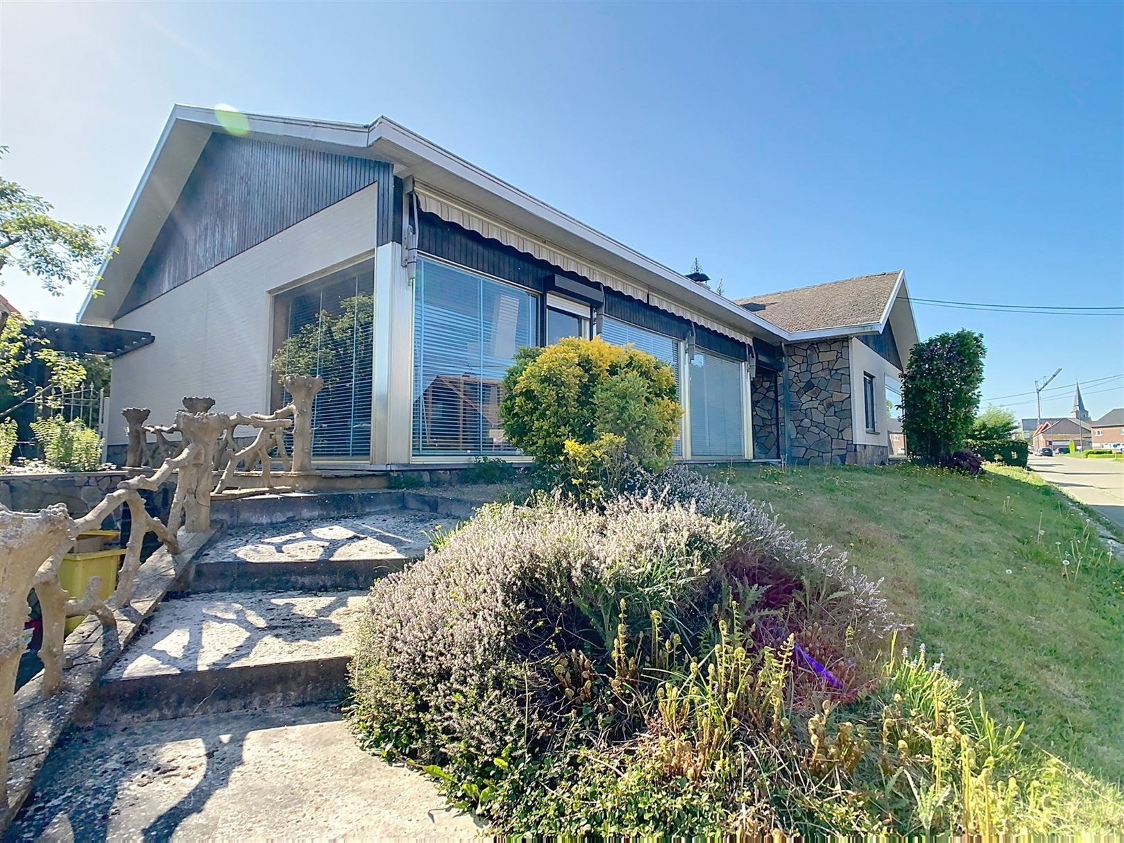 Ruime woning af te werken, 3/5 slpks, garage, tuin, 16a 03ca foto 2