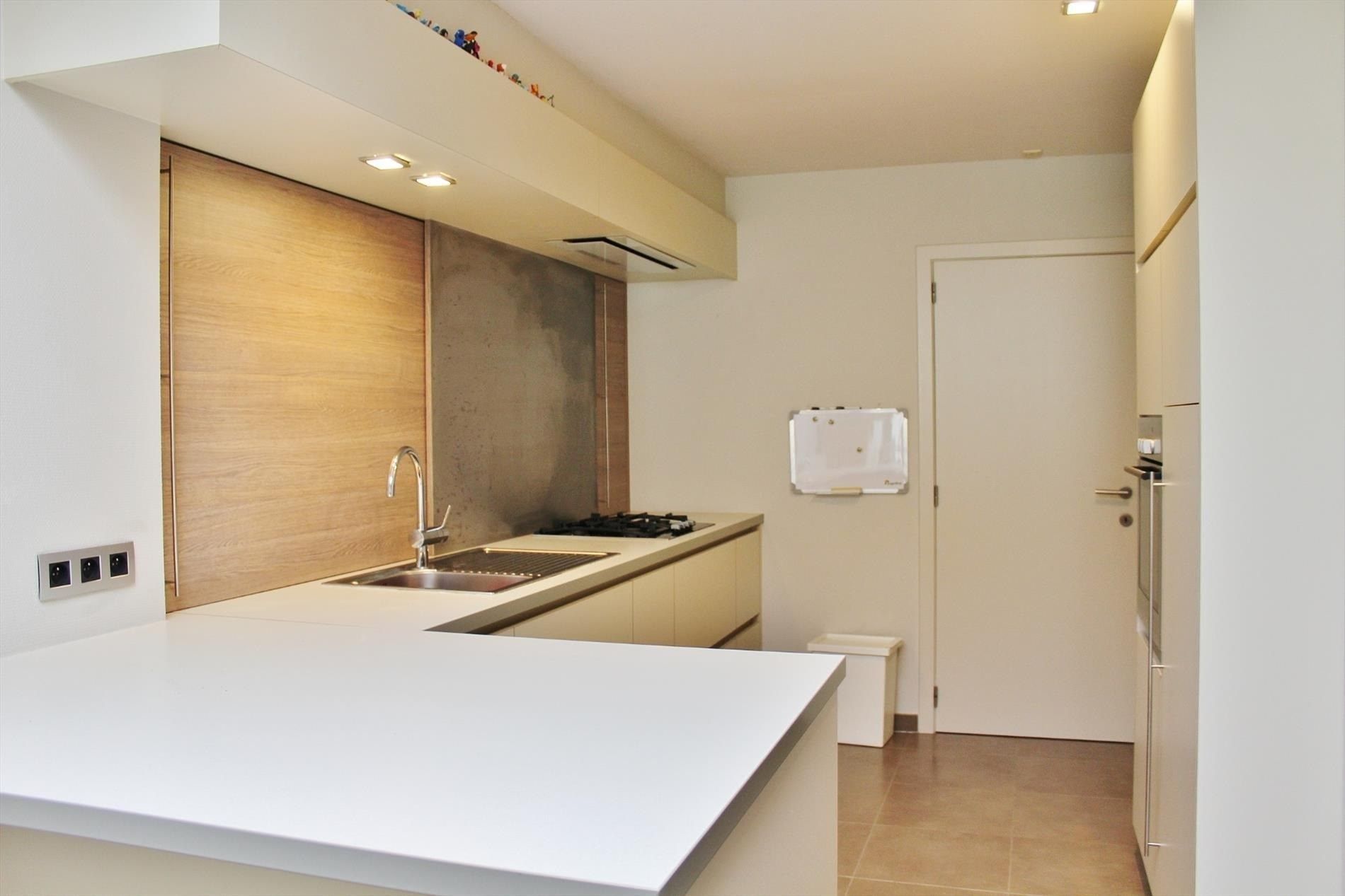 Ruime stadswoning met 2 slaapkamers en garage foto 4