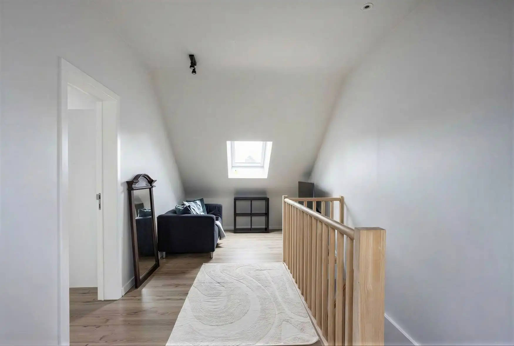 Volledig gerenoveerde gezinswoning met tuin in Drongen foto 13