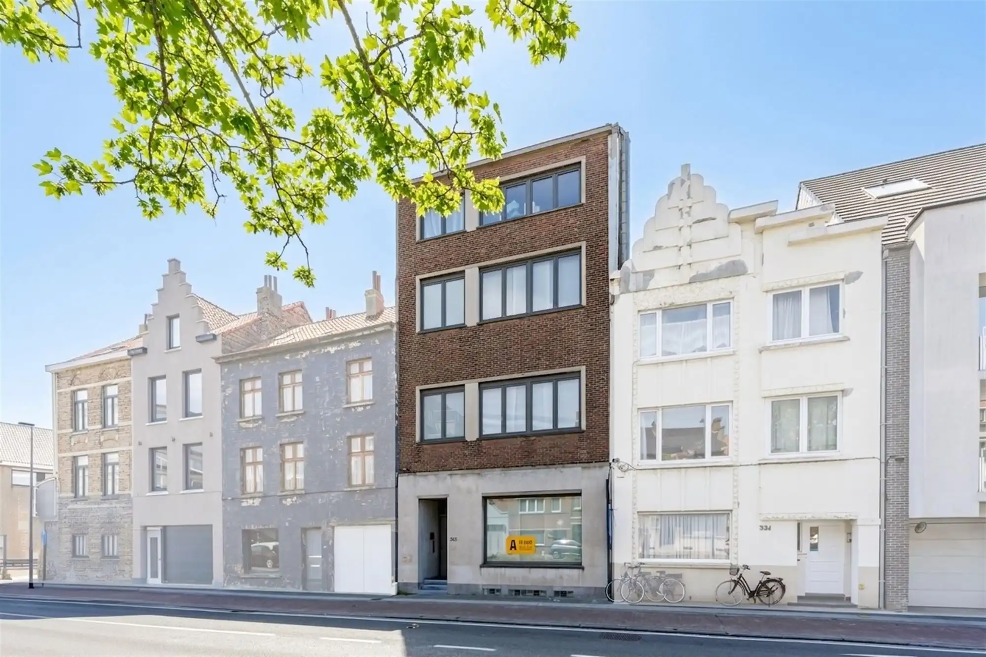 Statige herenwoning met karakter, ruimte en moderne luxe op toplocatie in Oostende foto {{pictureIndex}}