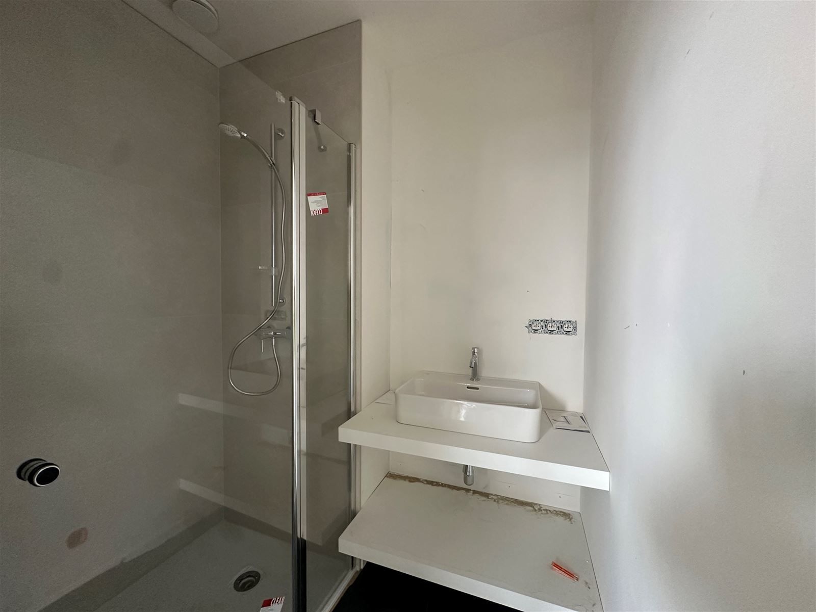Instapklaar dakappartement te centrum Zottegem! foto 6