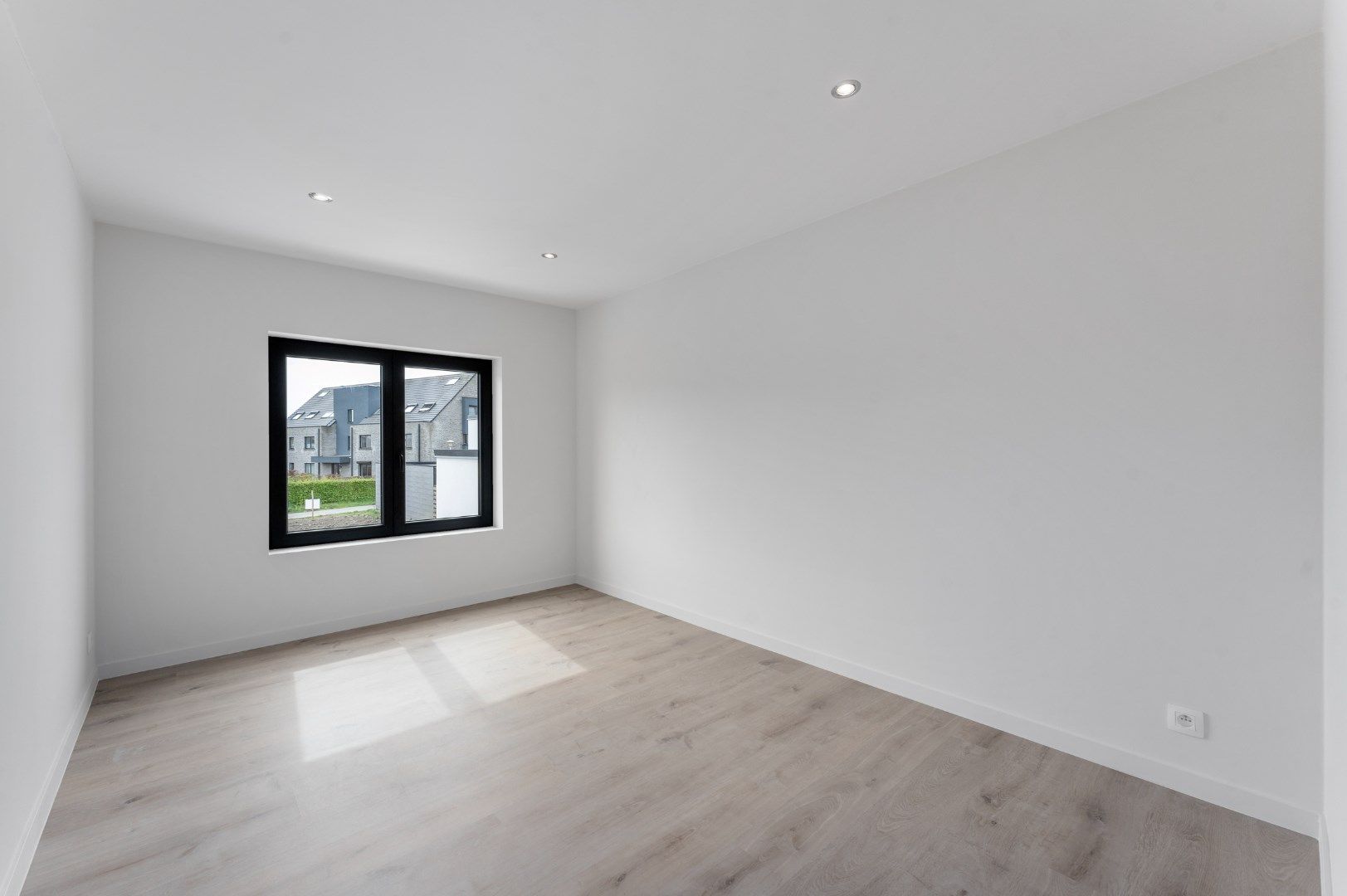 Instapklare, stijlvol gerenoveerde rijwoning in het hart van Bredene-Dorp foto 13