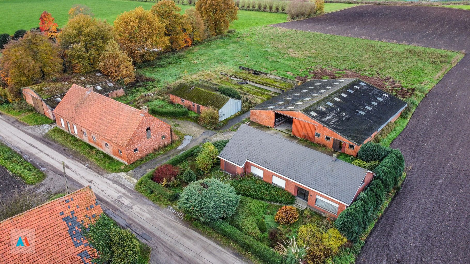 Hoofdfoto van de publicatie: Landelijke hoeve op 4,6 hectare 