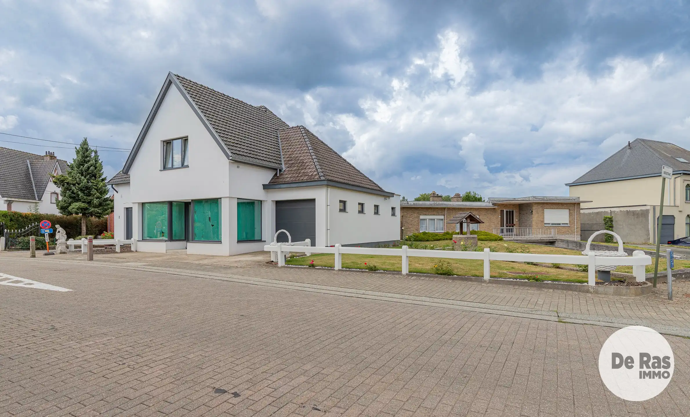 ERPE-MERE Veelzijdige woning met handelsruimte op topligging foto {{pictureIndex}}
