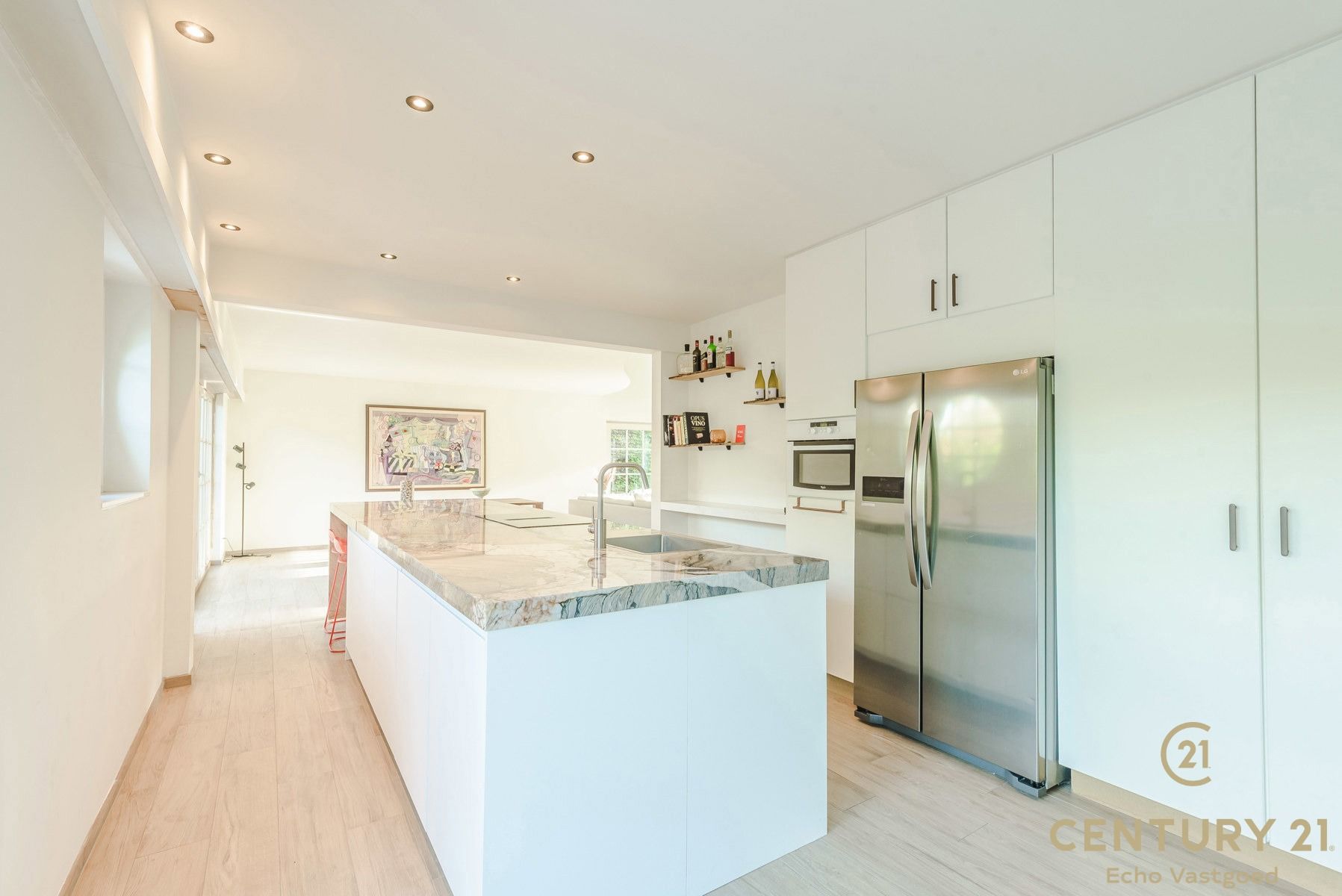 Praktisch gelegen, perfect onderhouden villa met zwembad foto 11