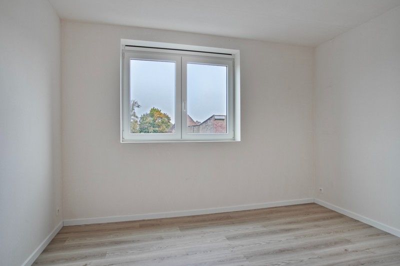 Prachtige, verrassend ruime nieuwbouwwoning met 3 slaapkamers én inpandige garage te koop in Dentergem! foto 16