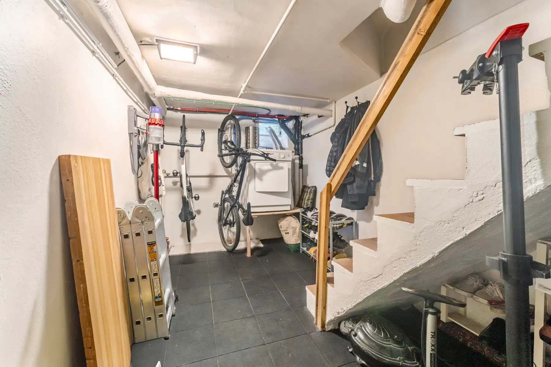 Stijlvol gerenoveerde woning, 3 slaapkamers en zonnige tuin foto 17