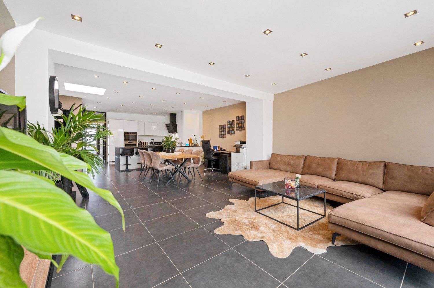 Instapklare, stijlvol gerenoveerde woning met tuin in hartje Broechem foto 3