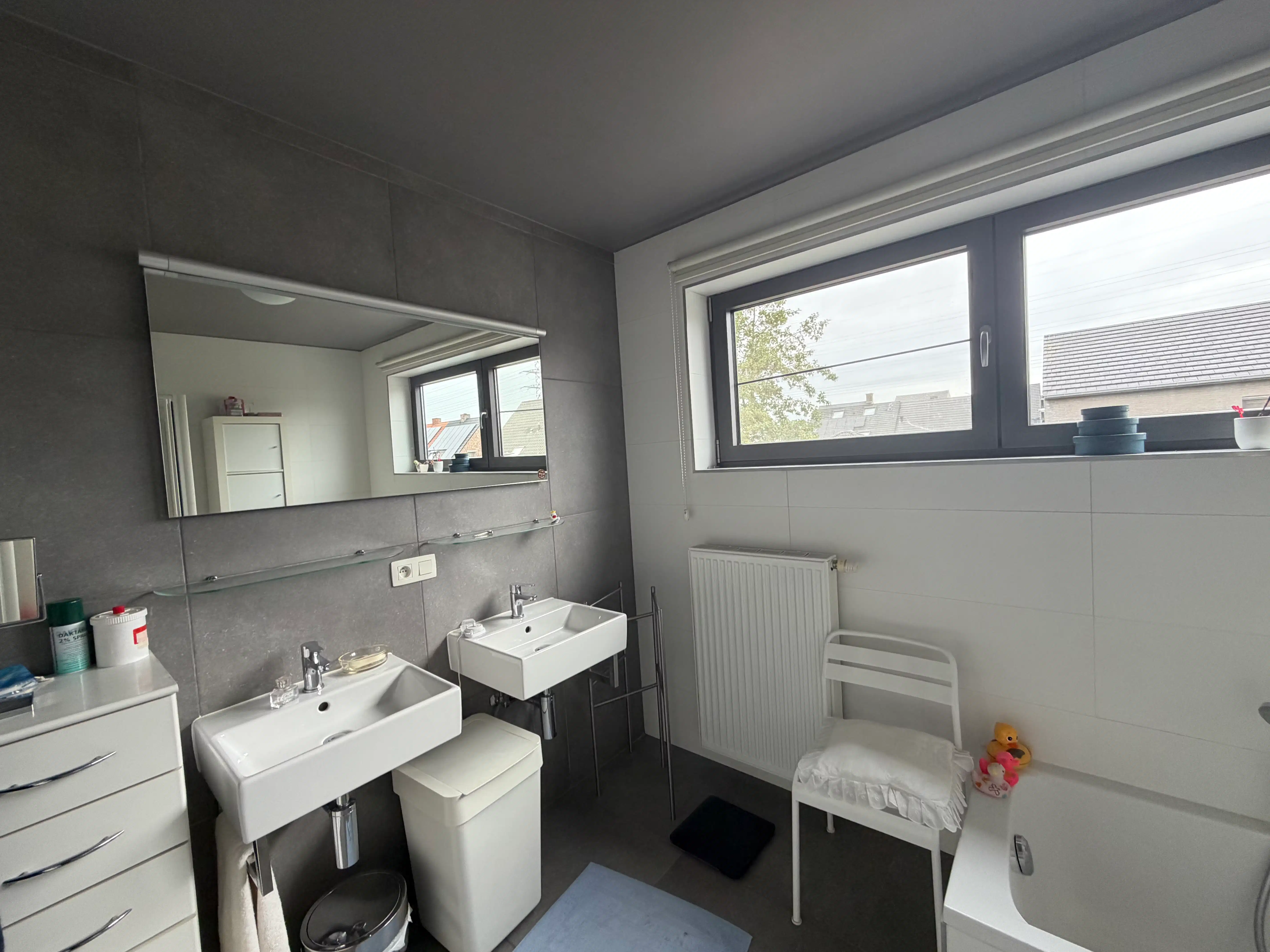 Nieuwbouwwoning (HOB) met drie slaapkamers - terras en tuin foto 11