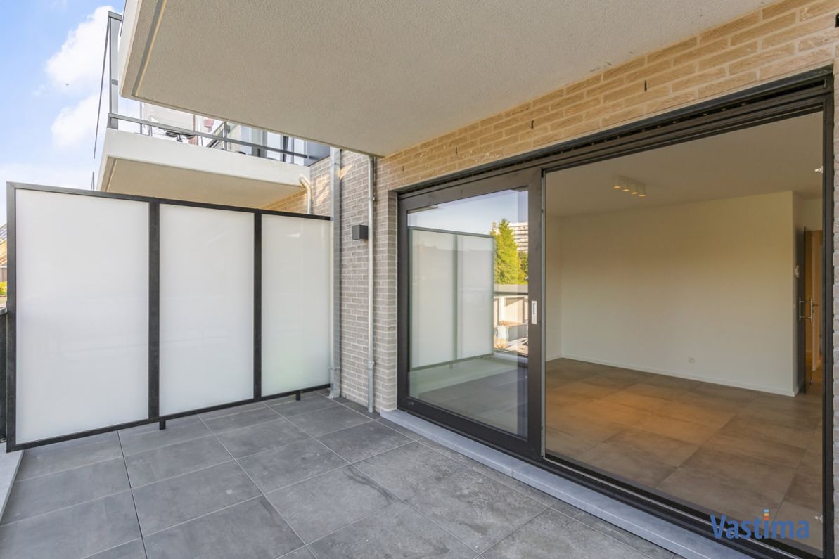 Recent appartement met 2 slaapkamers, terras en autostaanplaats foto 10