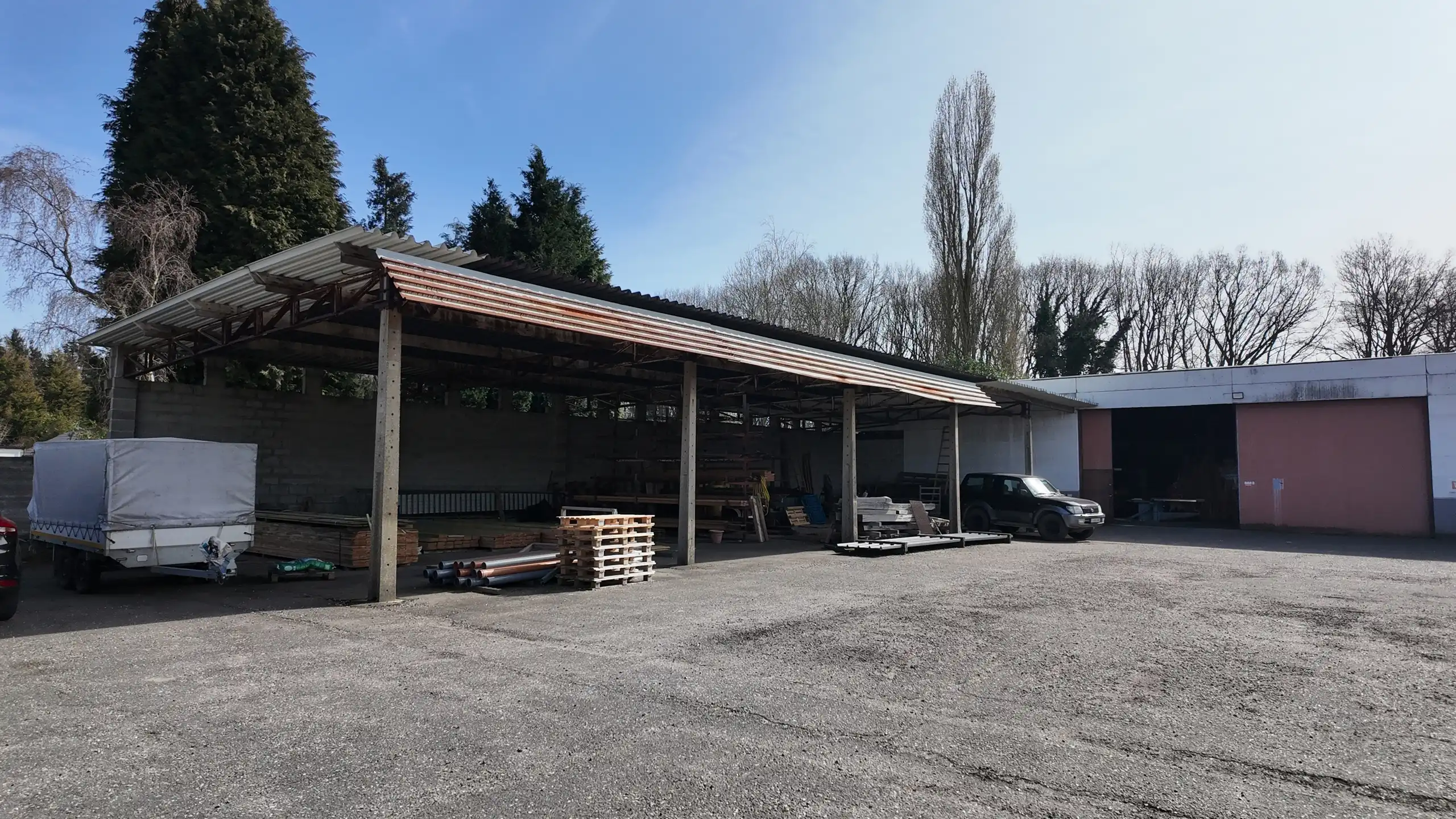 TE KOOP: RUIME WONING MET ACHTERLIGGENDE LOODS IN ZUTENDAAL foto 4