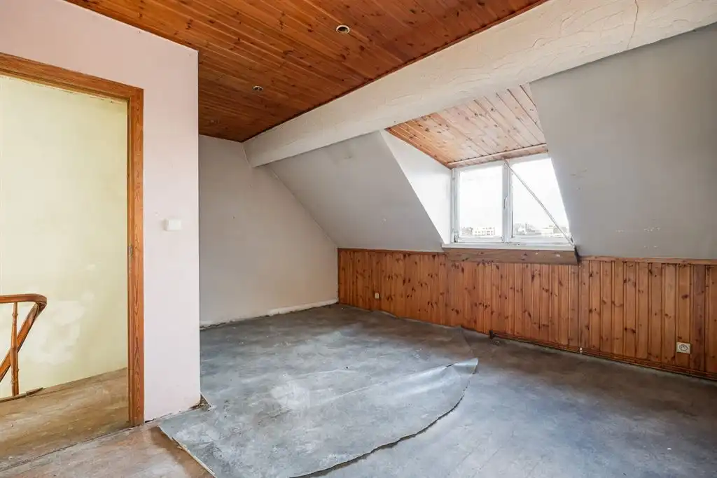 Te renoveren woning met grote tuin foto 20