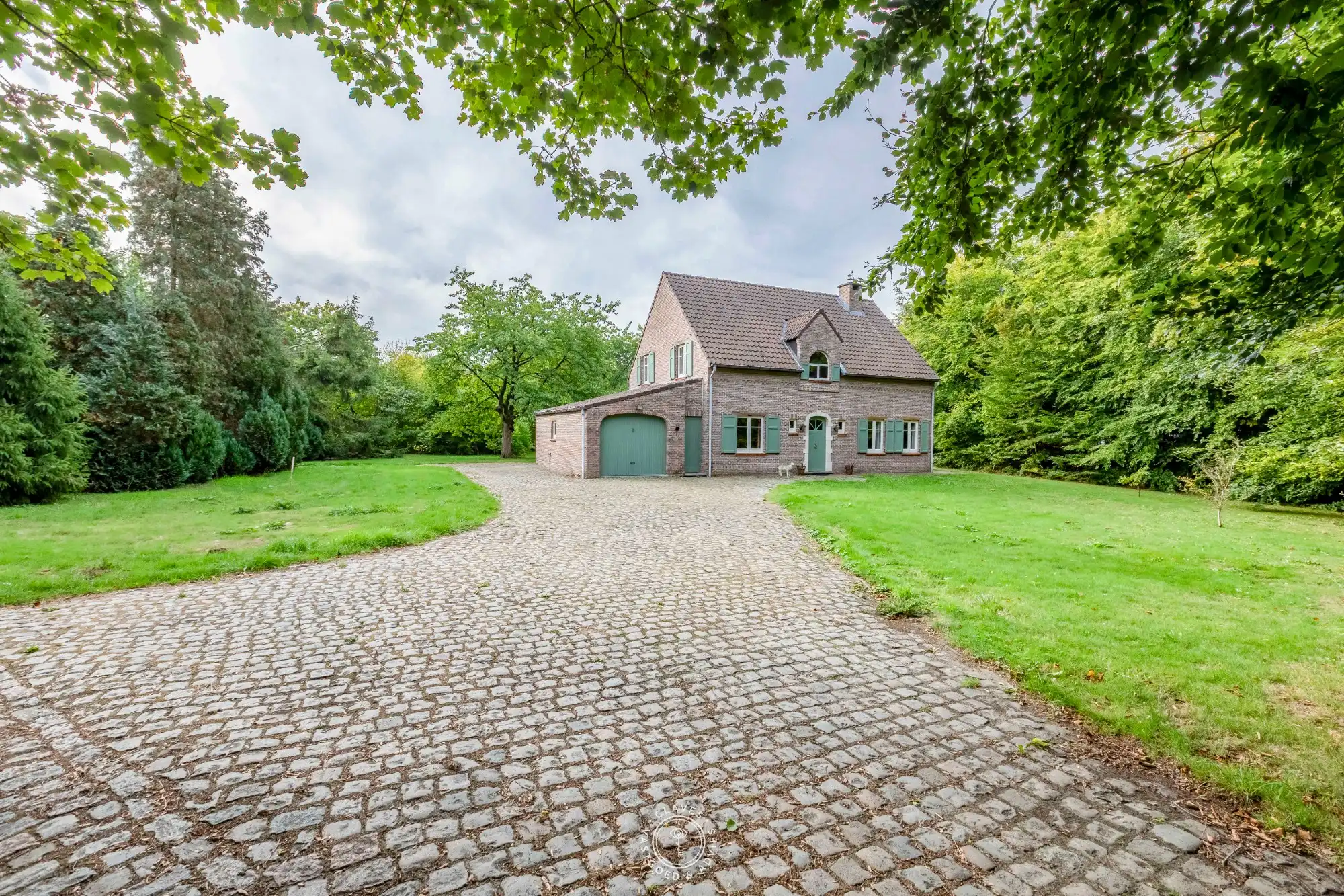 Uniek landhuis met charme en meer dan 10.000 m² eigen grond foto 24