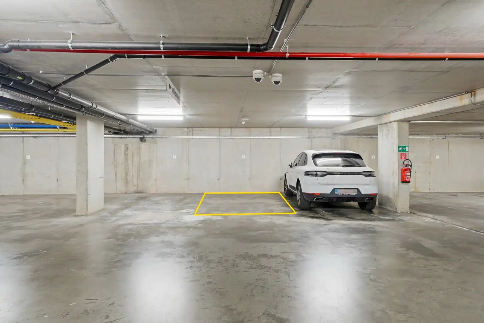 Parkeerplaats in site Oud Militair Hospitaal te Oostende foto {{pictureIndex}}