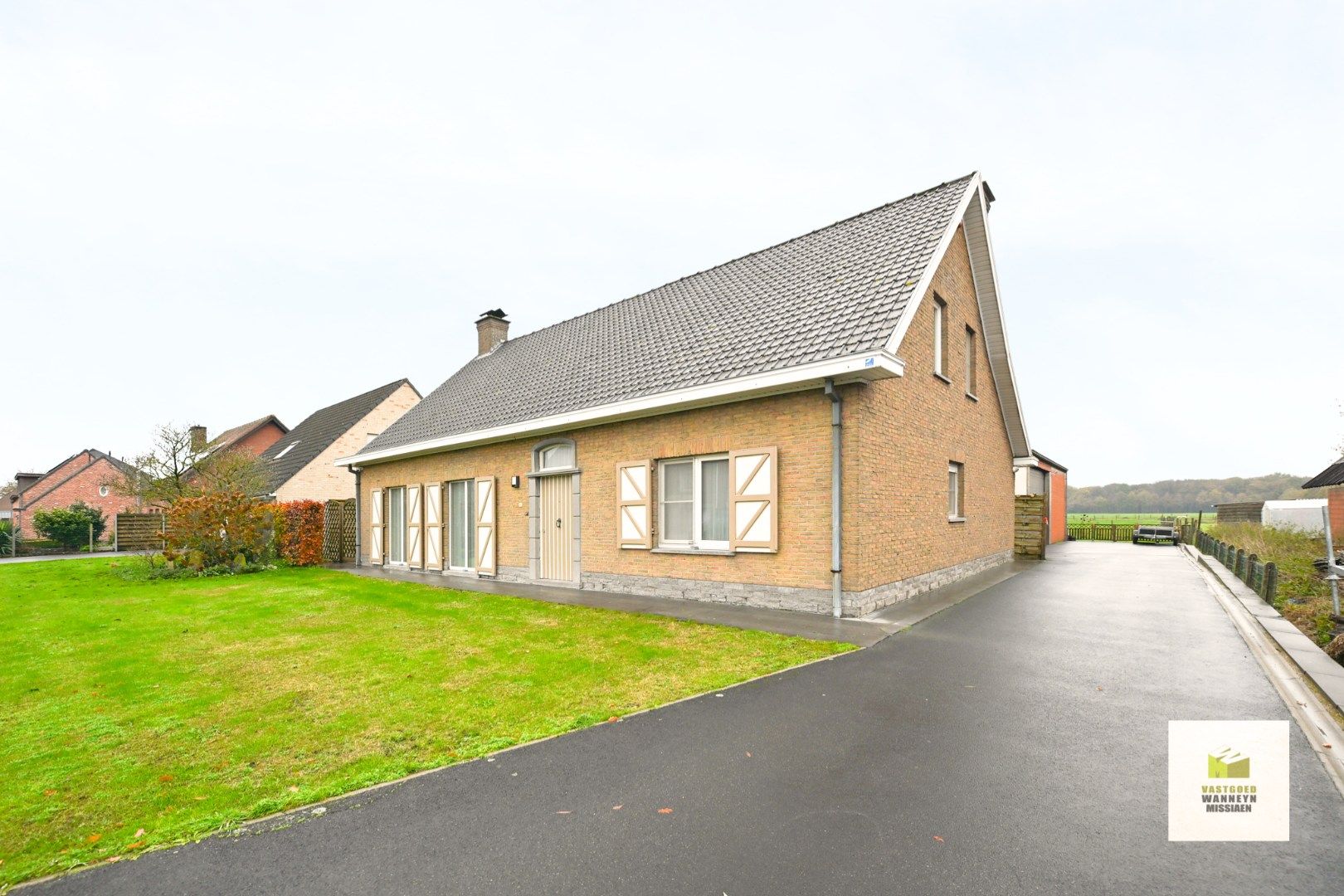 Ruime woning met 5 slaapkamers, groot bijgebouw (100m2) en landelijke vergezichten foto 3