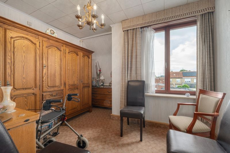 Rumbeke - Robuuste woning met renovatiepotentieel in Roeselare foto 7