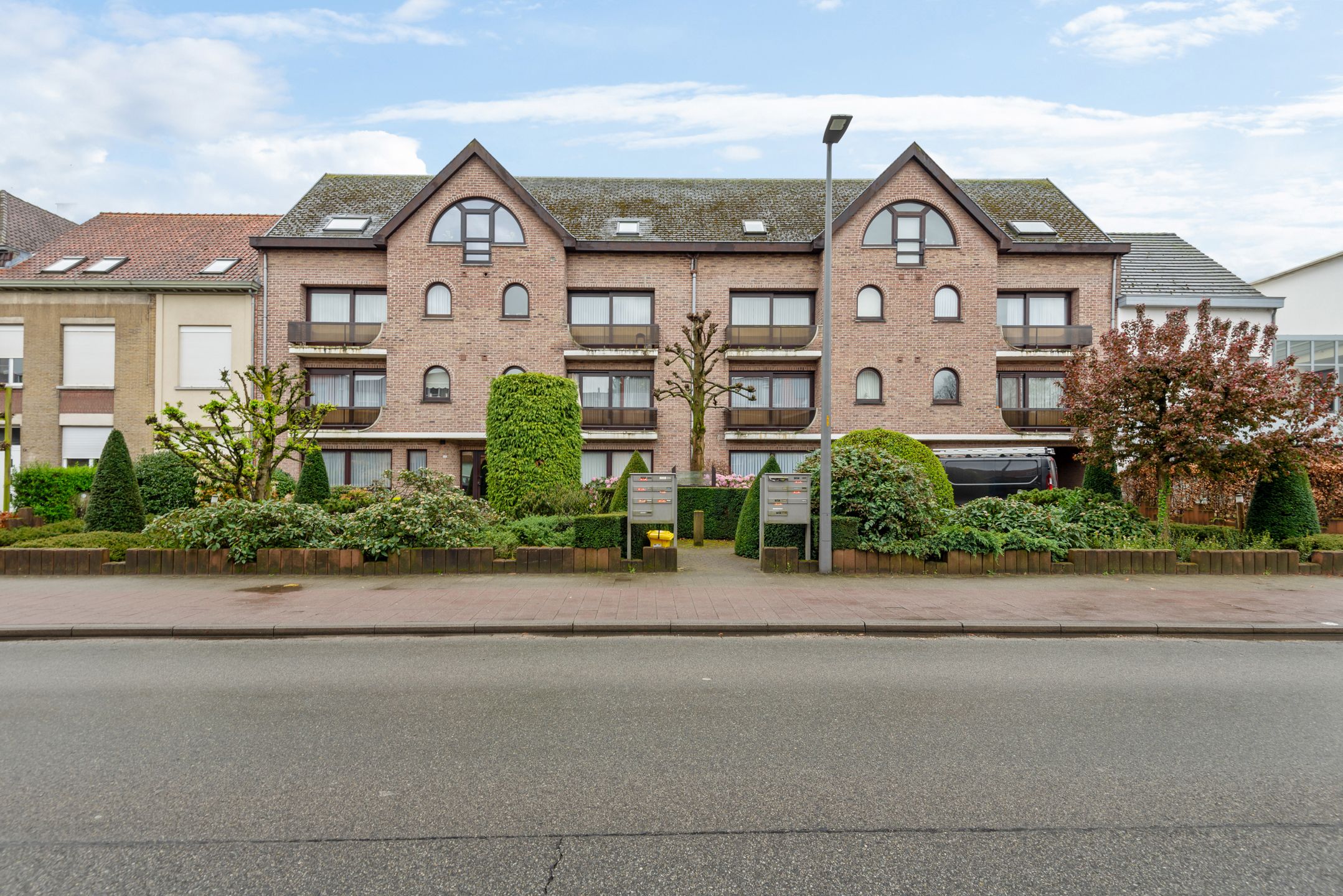 Goed onderhouden 2 slpk appartement met garagebox. foto 1