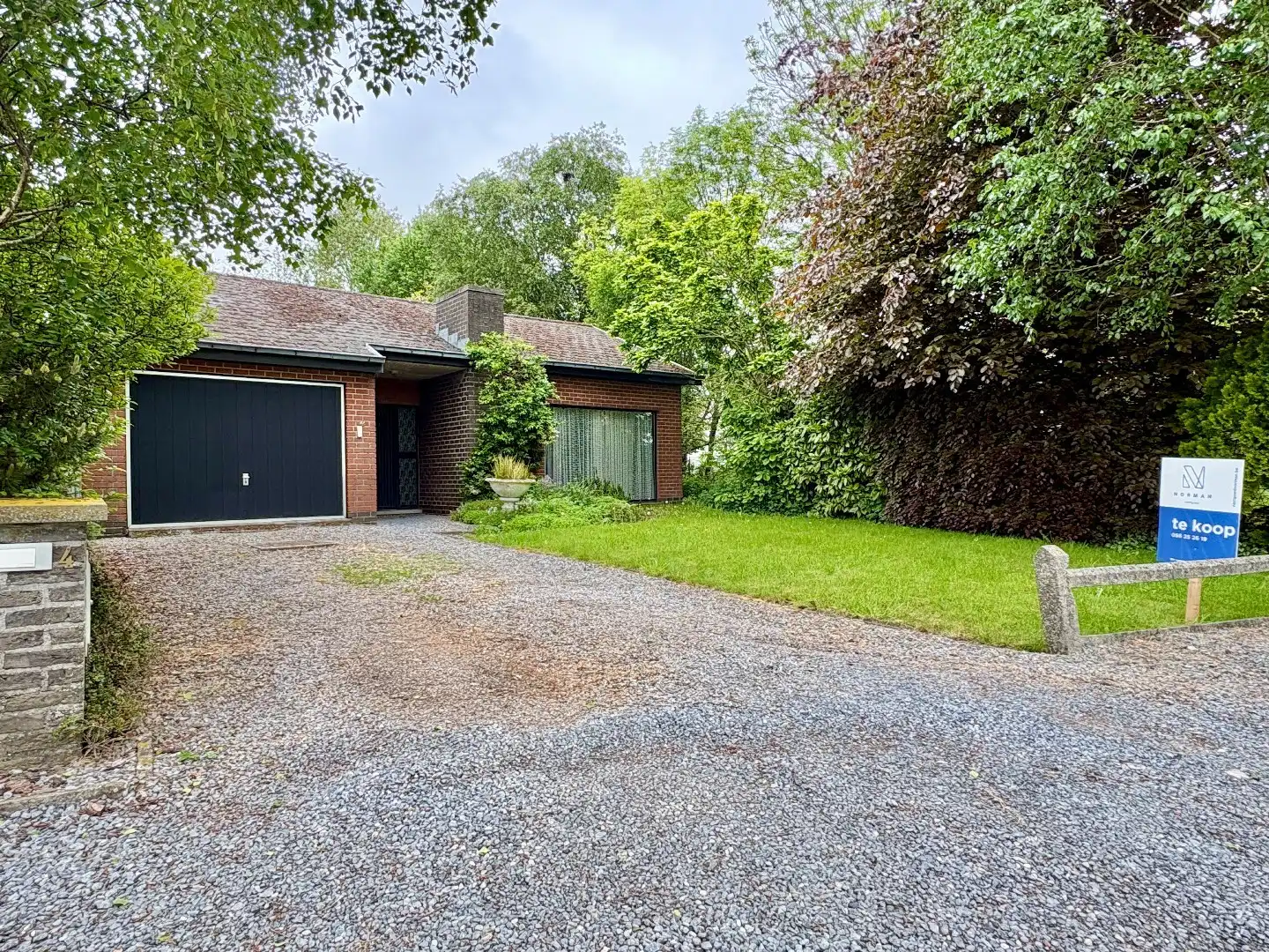 Te renoveren gelijkvloerse villa op 954 m² met landelijke verzichten te Bavikhove. foto 3