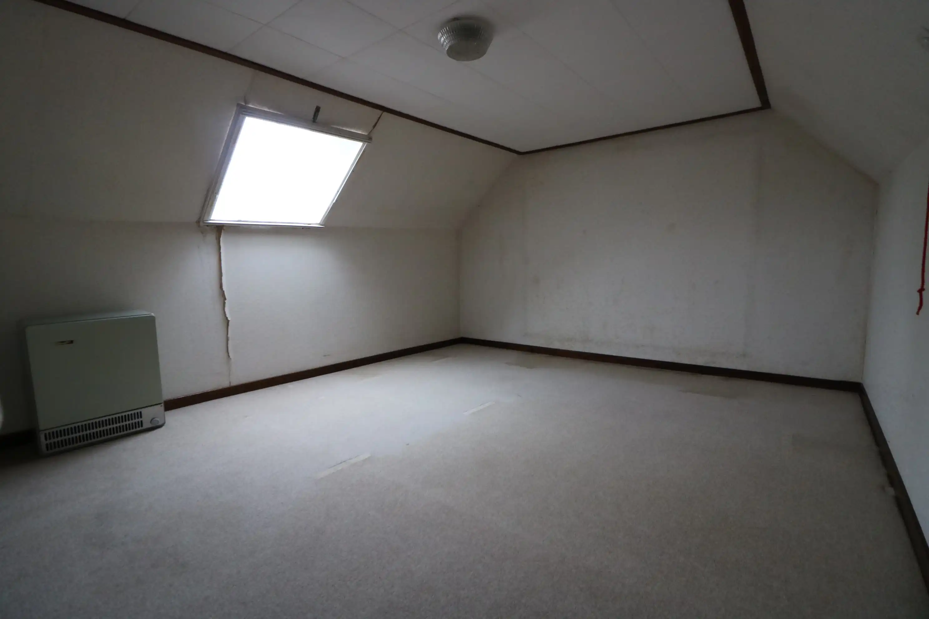 Woning met 3 slaapkamers, zuidgerichte tuin en garage in het centrum van Zuienkerke. foto 7