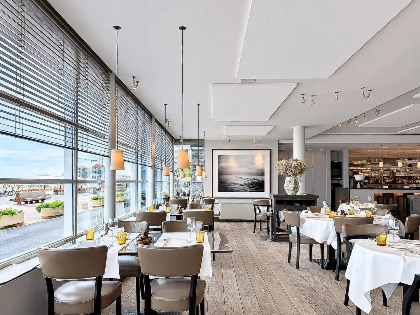 Gekende brasserie Bristol op de Zeedijk van Heist te koop of te huur mits overname foto 5