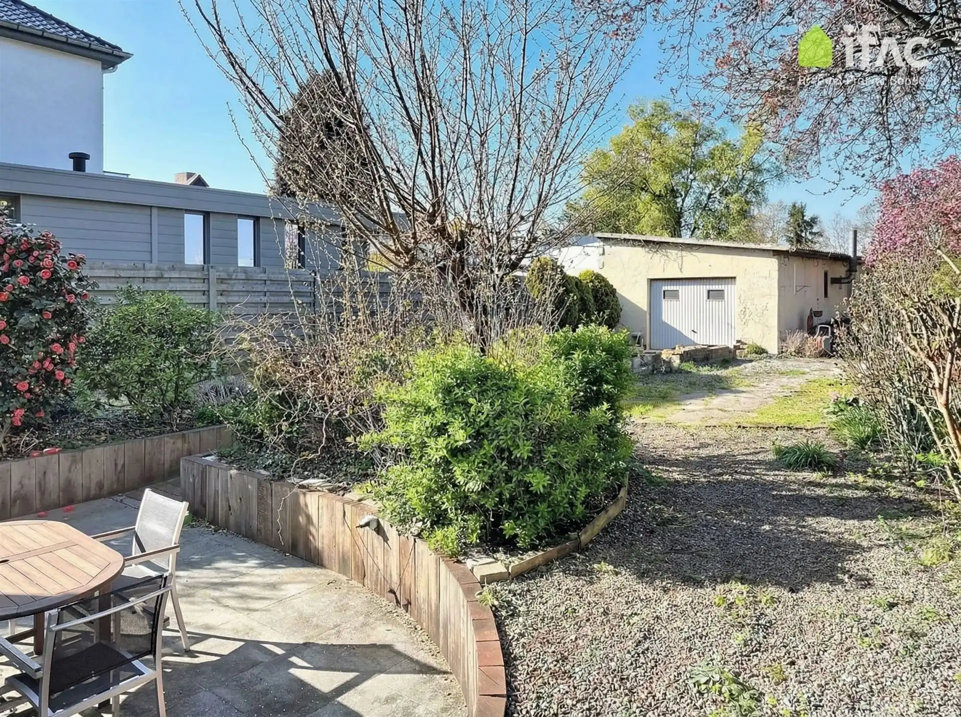 Rustig gelegen villa met atelier ±60m² op 10,25a foto 11