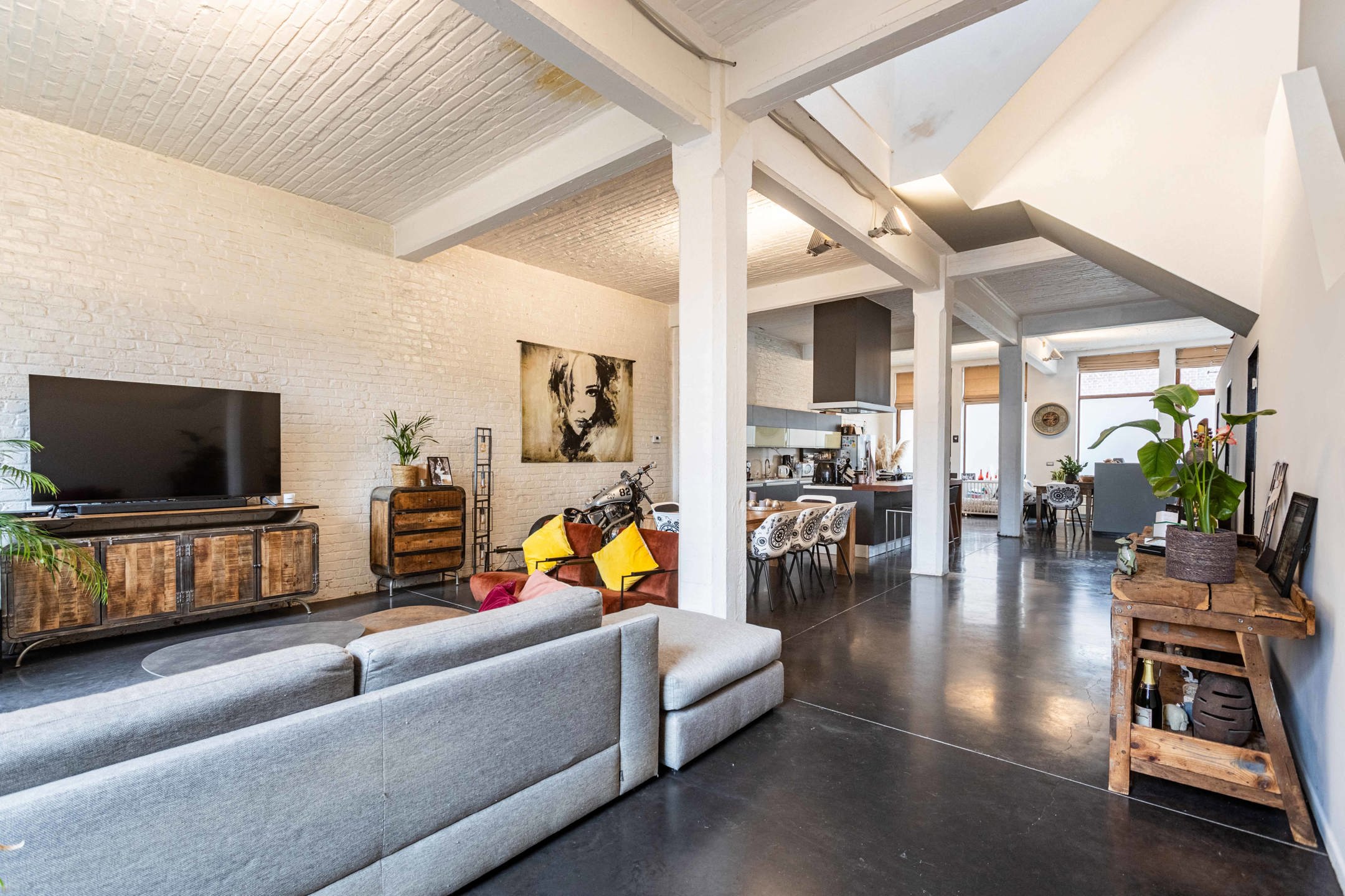 Unieke loft van 285m² foto {{pictureIndex}}